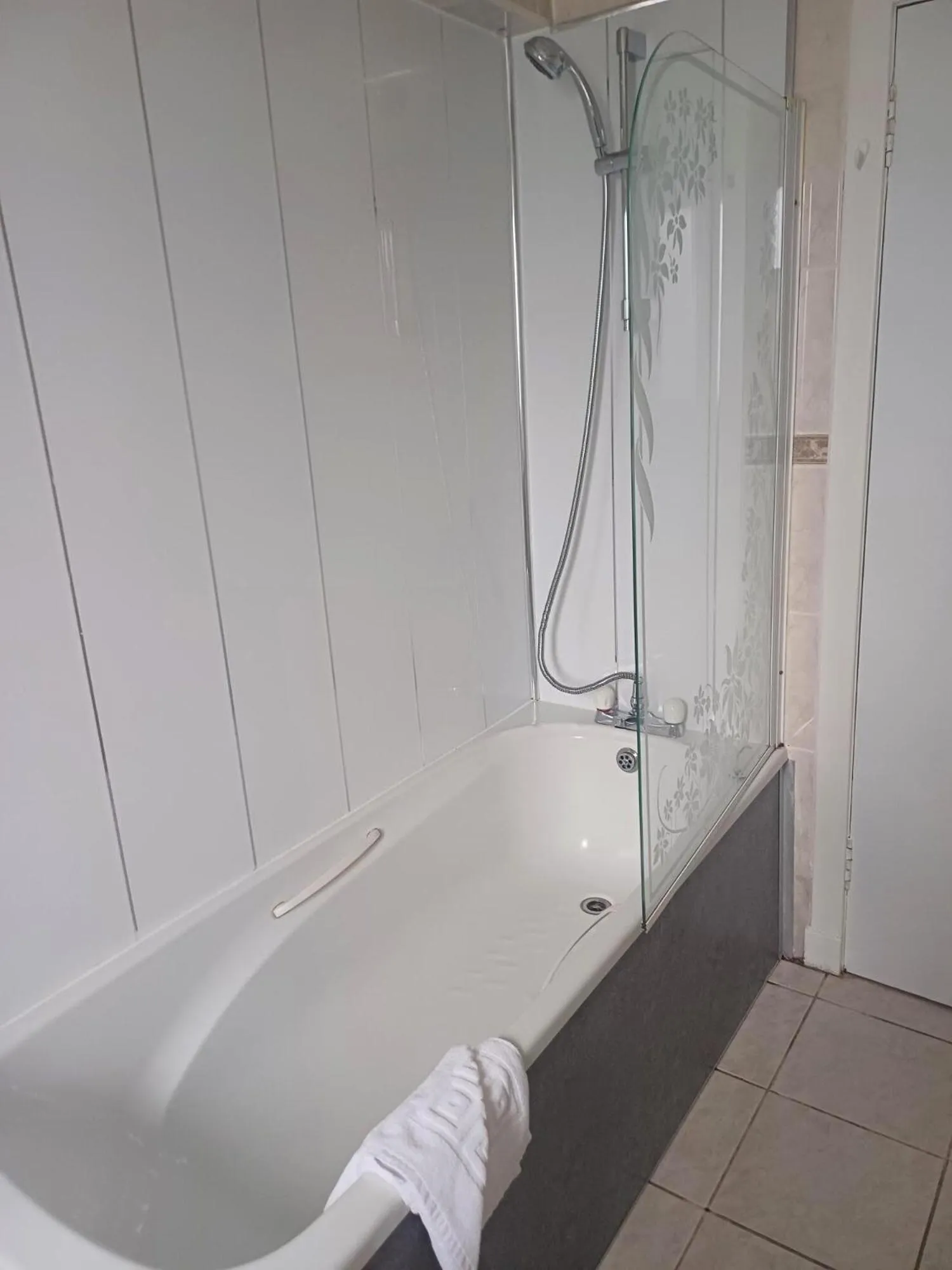 Bedroom in Kings Park Hotel