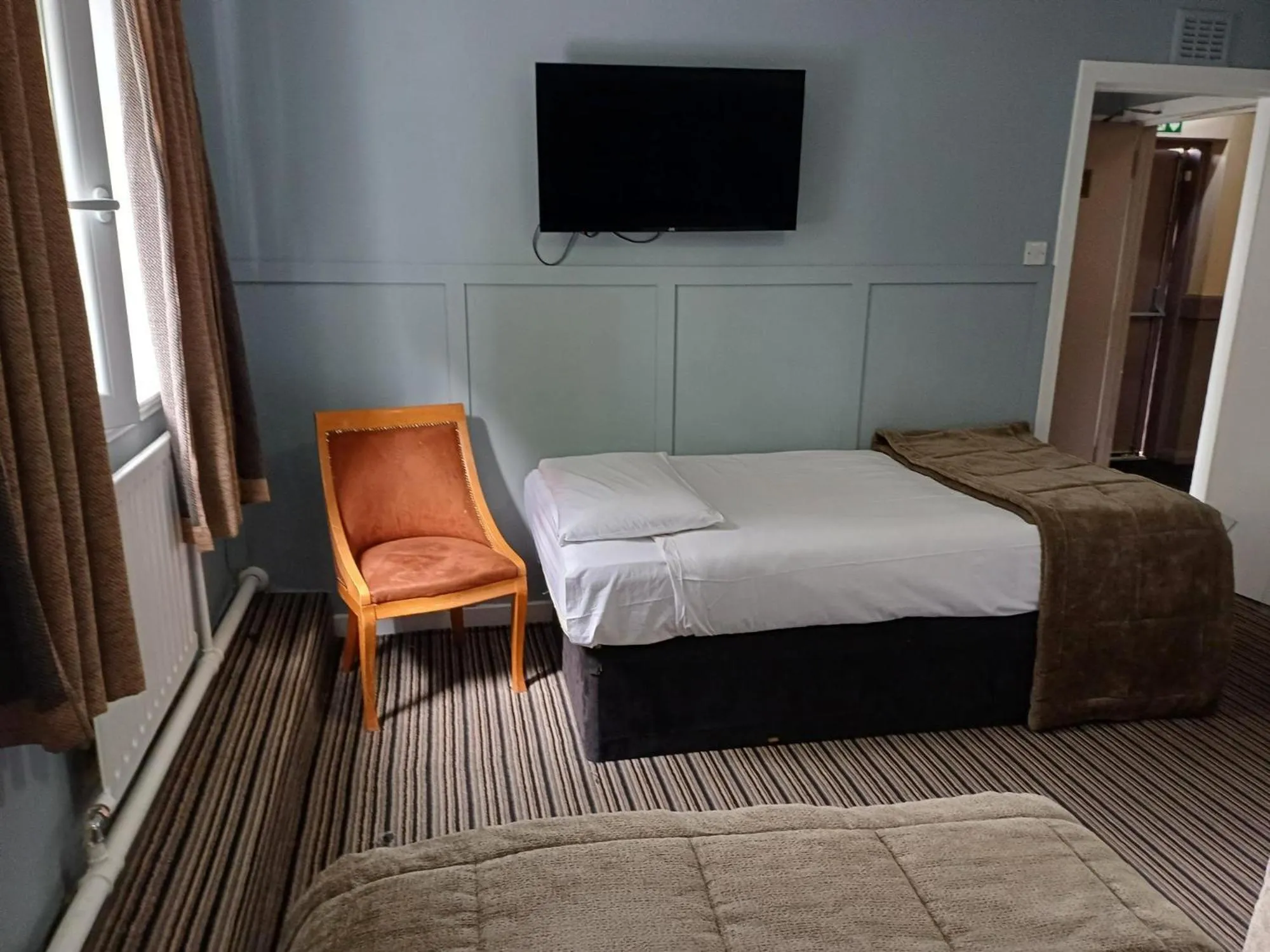 Bedroom, Bed in Kings Park Hotel