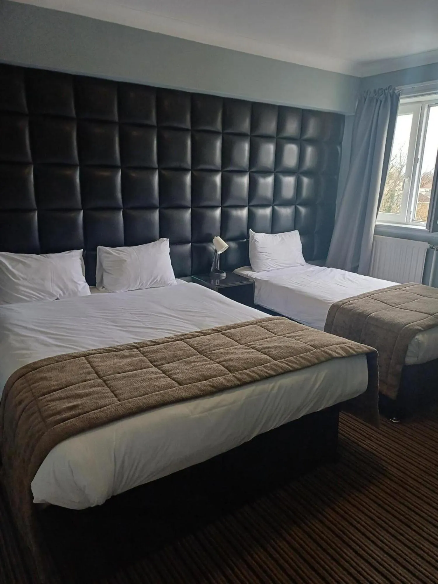 Bedroom, Bed in Kings Park Hotel