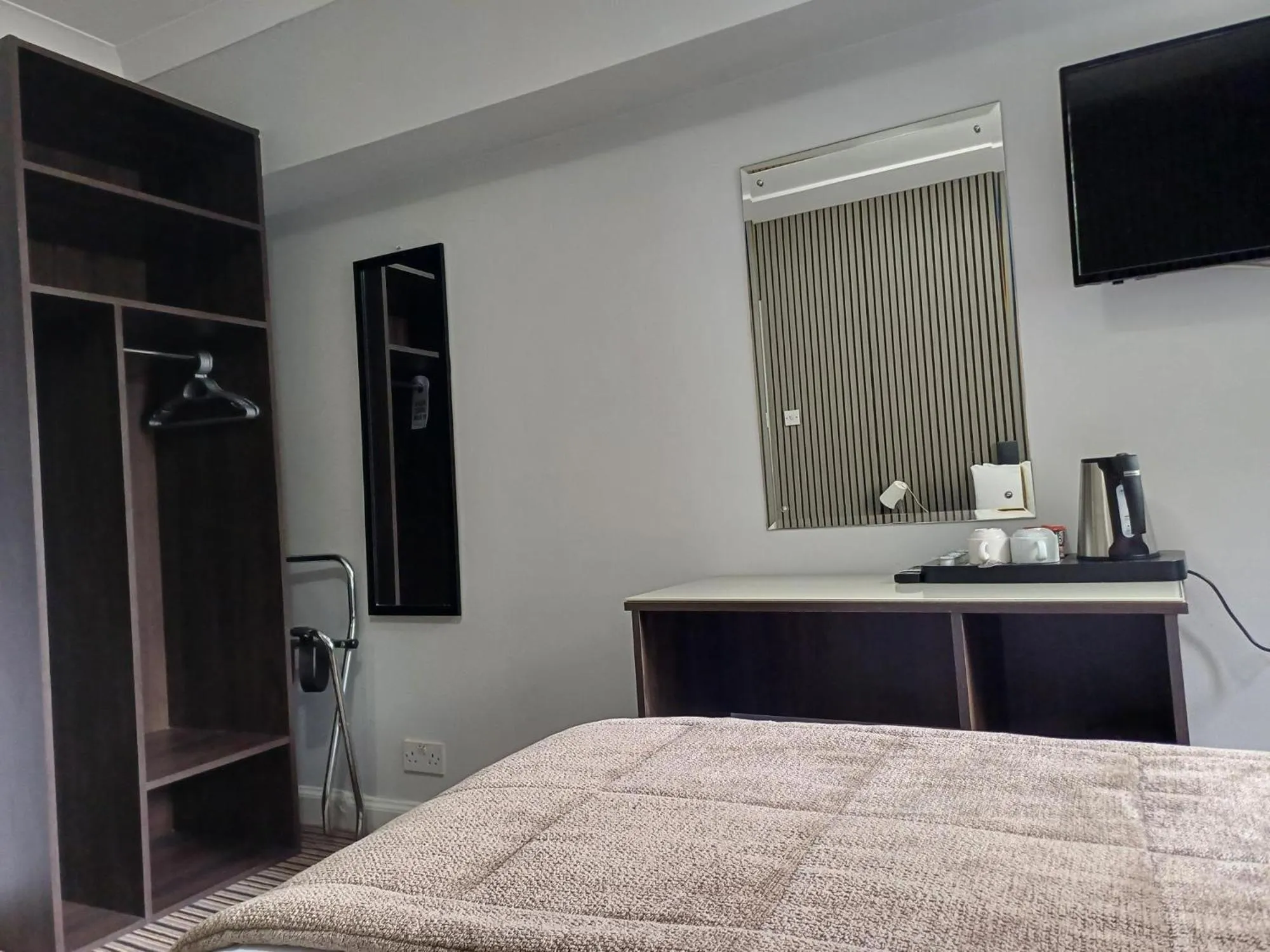 Bedroom, Bed in Kings Park Hotel