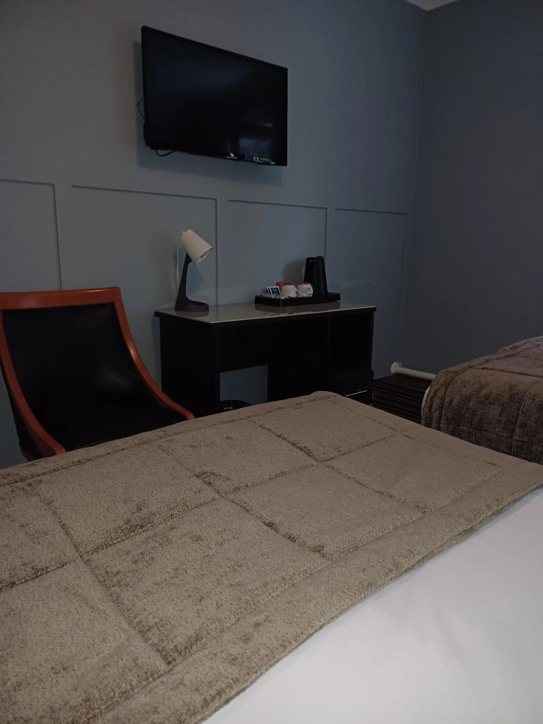 Bedroom, Bed in Kings Park Hotel