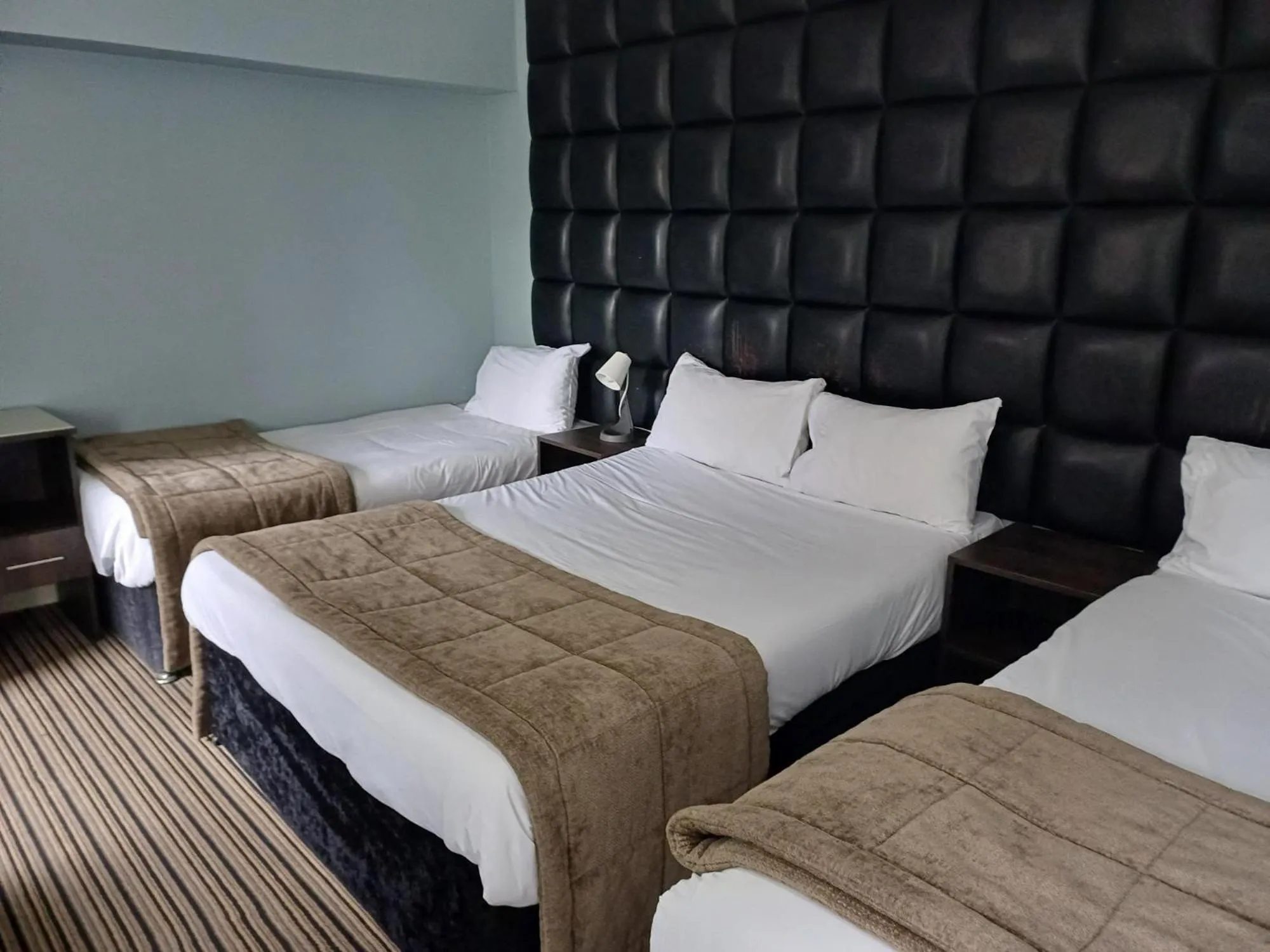 Bedroom, Bed in Kings Park Hotel