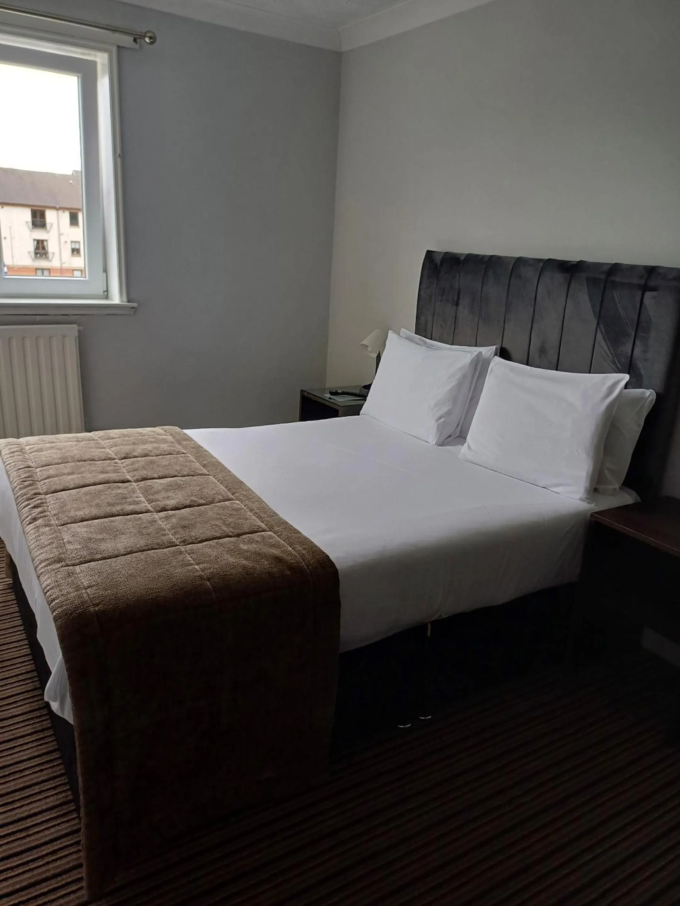 Bedroom, Bed in Kings Park Hotel