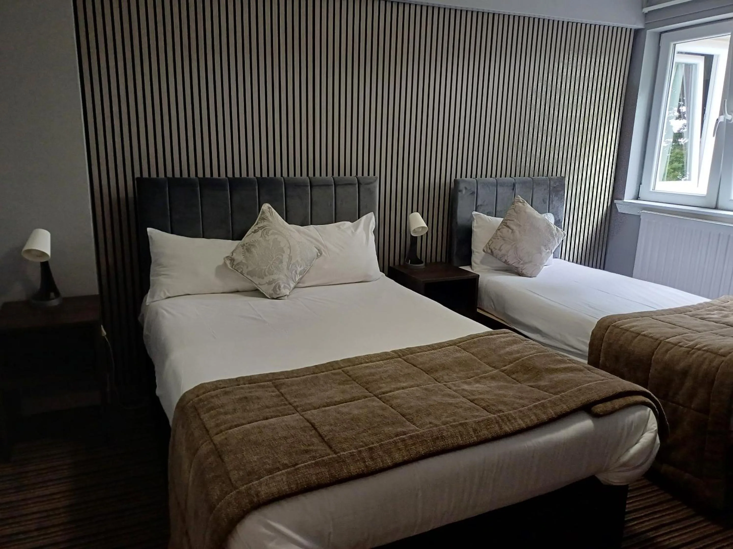 Bedroom, Bed in Kings Park Hotel