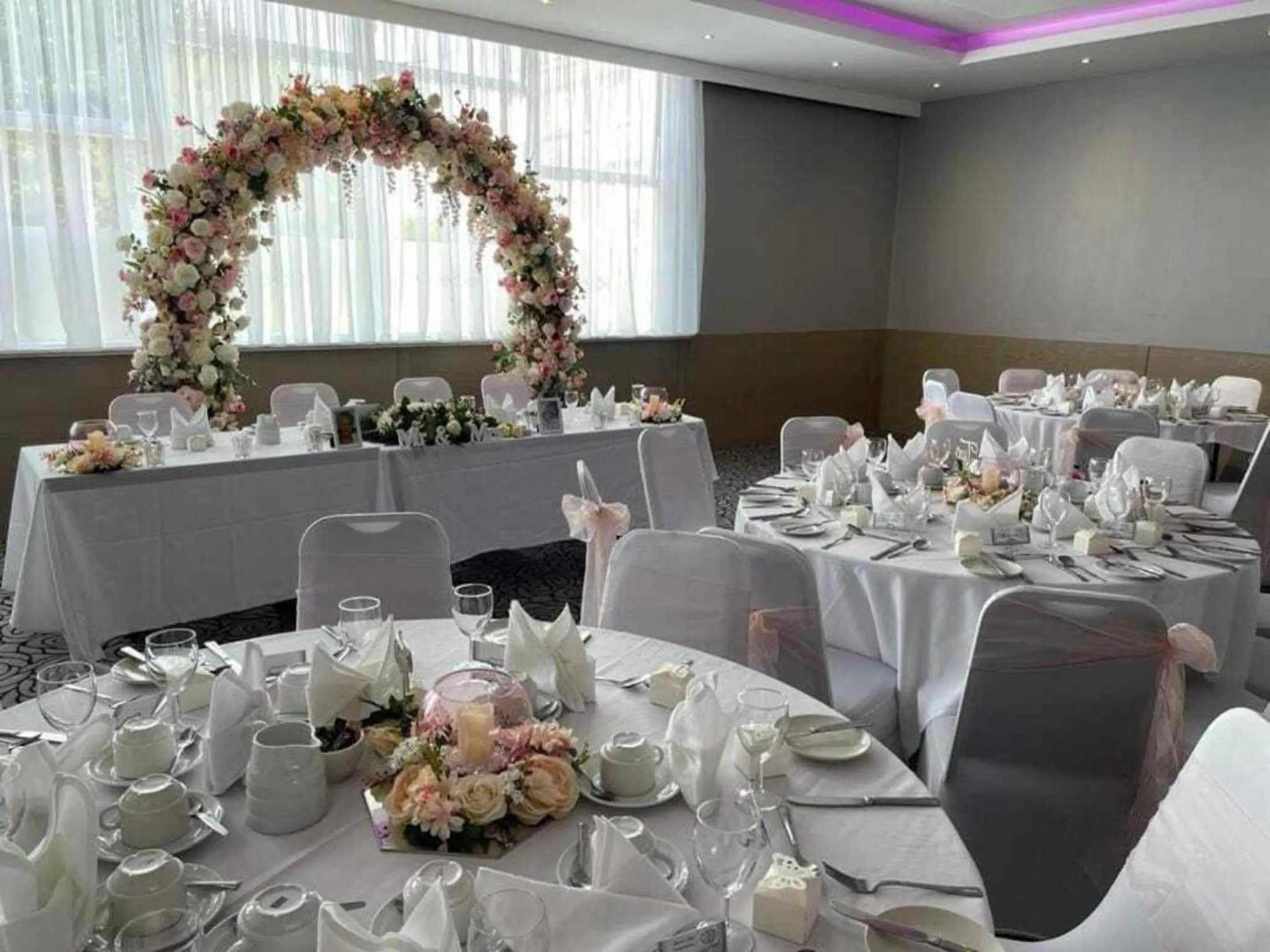 Restaurant/places to eat in Kings Park Hotel