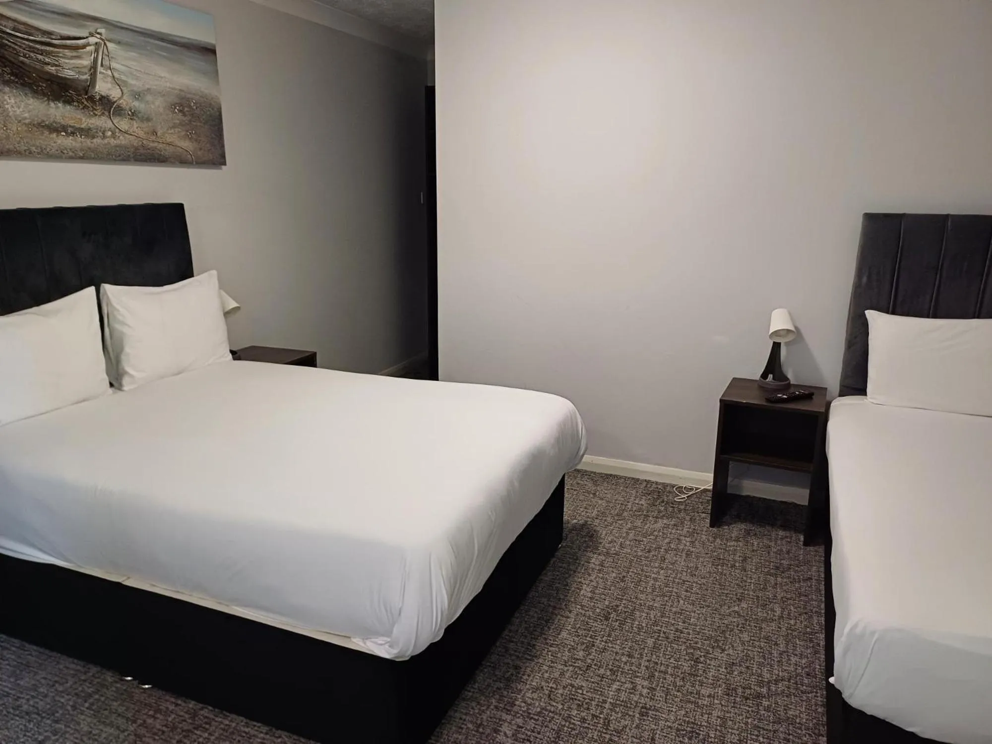 Bedroom, Bed in Kings Park Hotel
