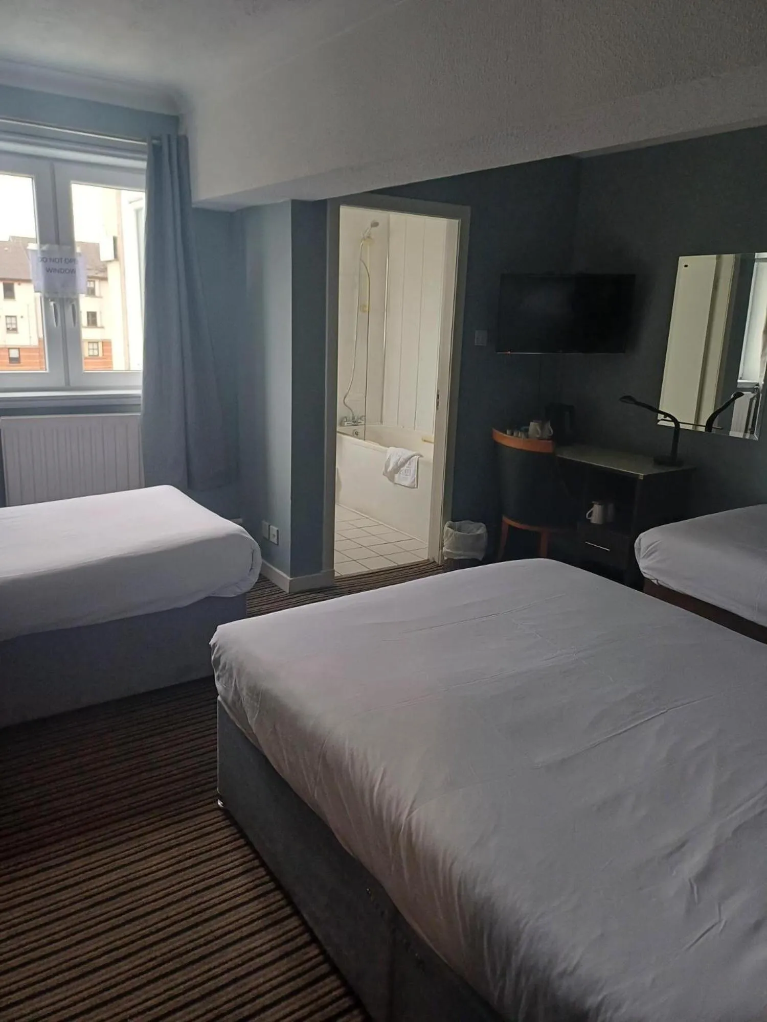 Bedroom, Bed in Kings Park Hotel