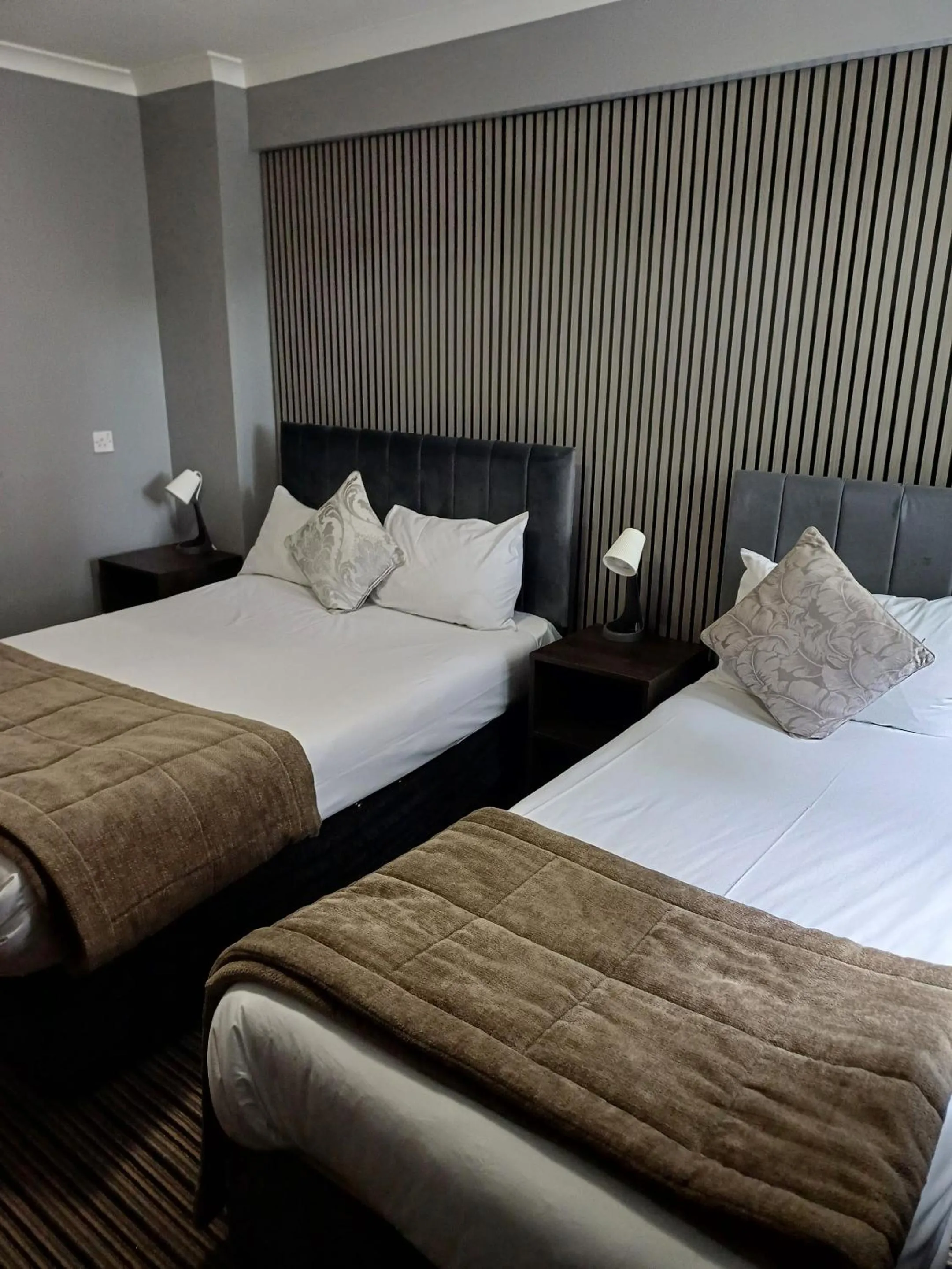 Bedroom, Bed in Kings Park Hotel