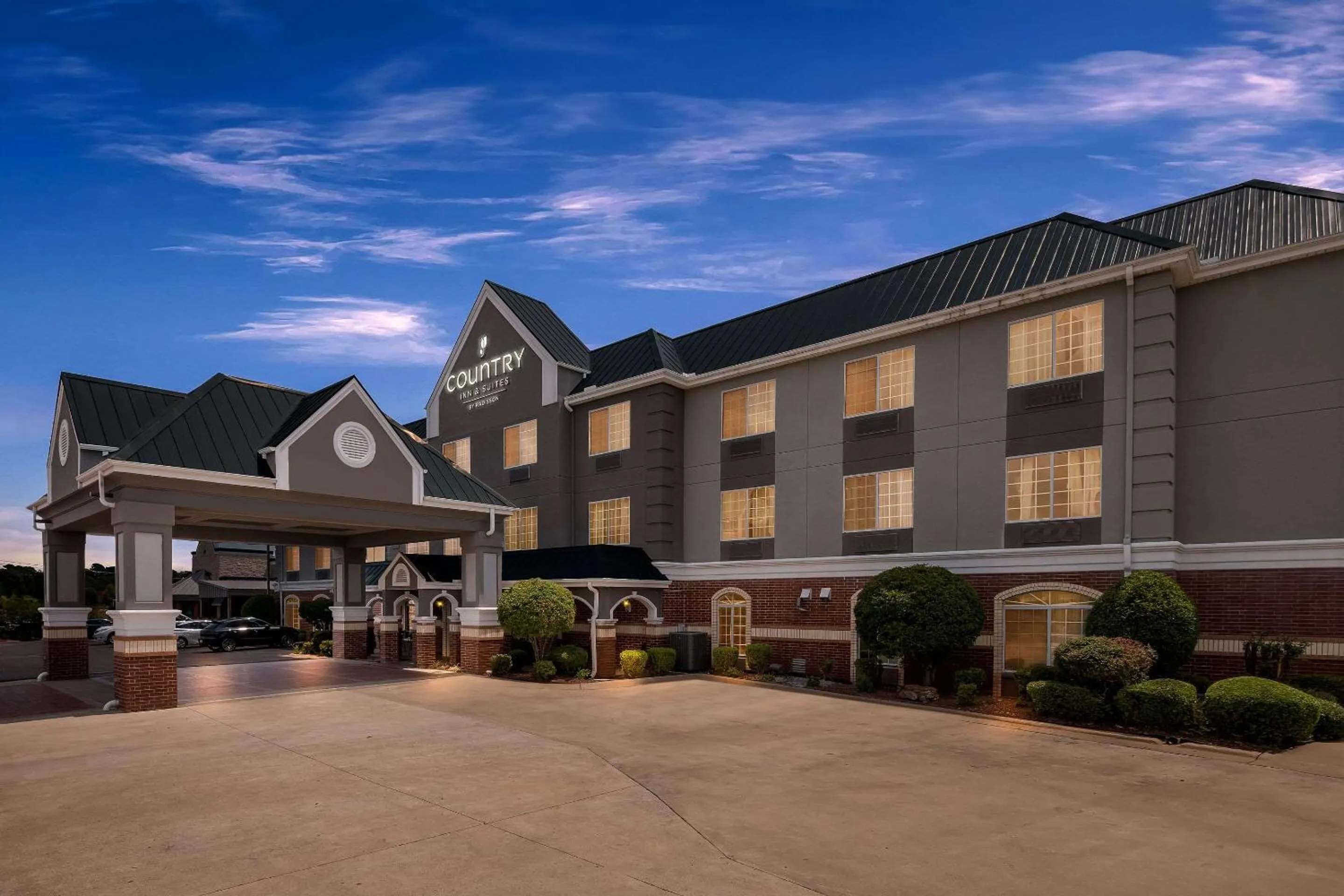 Property building in Country Inn & Suites by Radisson, Hot Springs, AR
