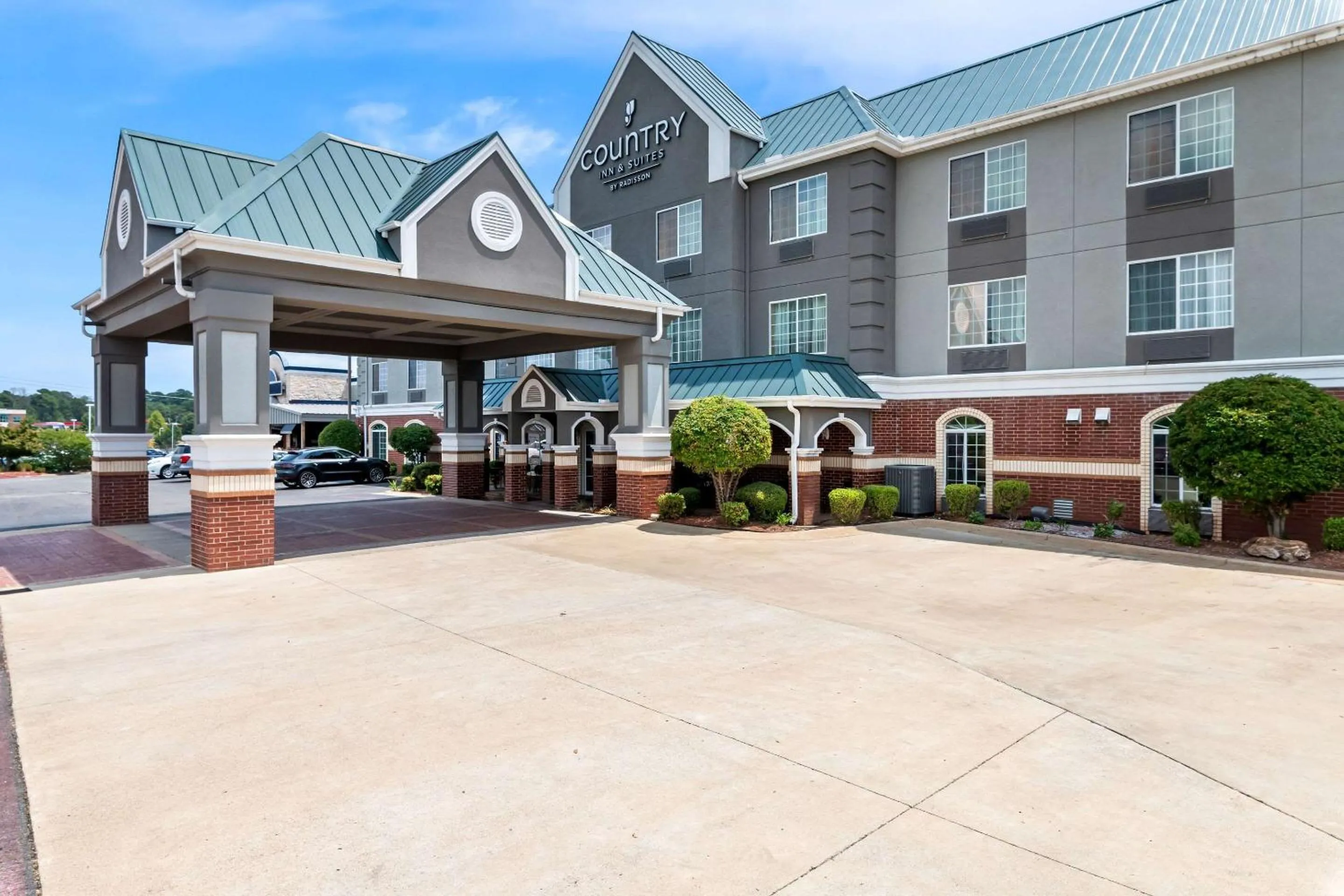 Property building in Country Inn & Suites by Radisson, Hot Springs, AR