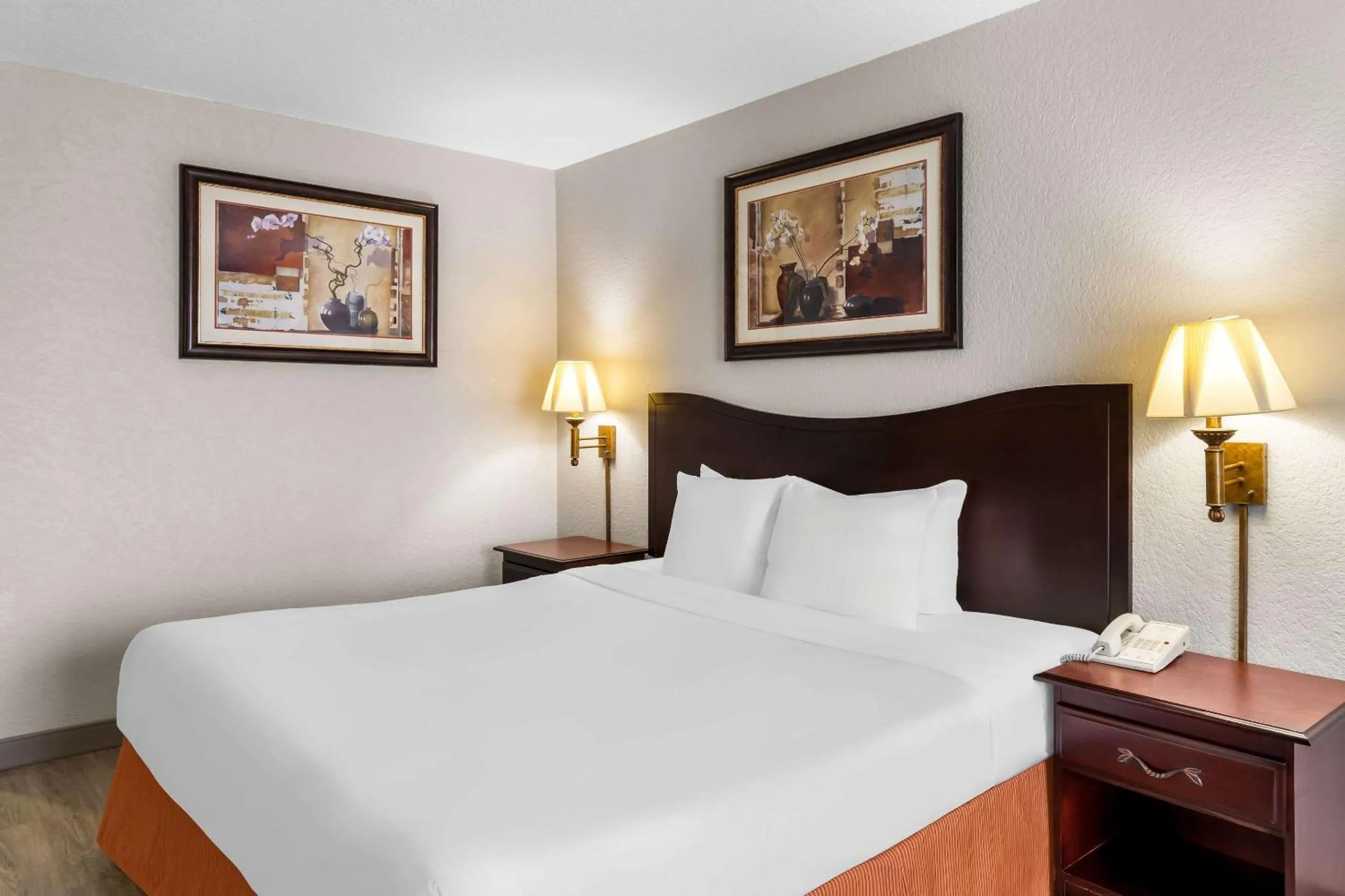 Bedroom, Bed in Country Inn & Suites by Radisson, Hot Springs, AR