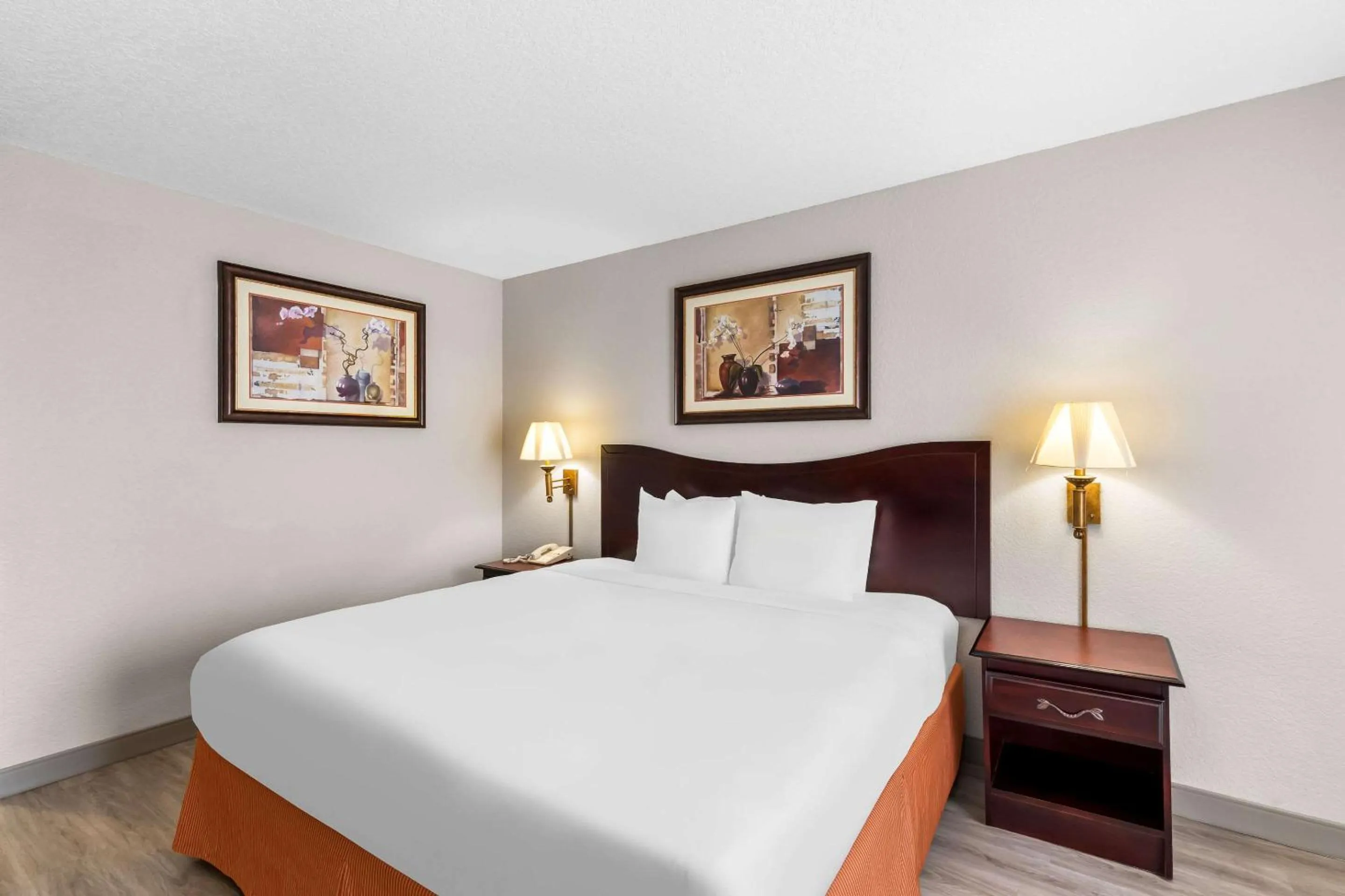 Bedroom, Bed in Country Inn & Suites by Radisson, Hot Springs, AR