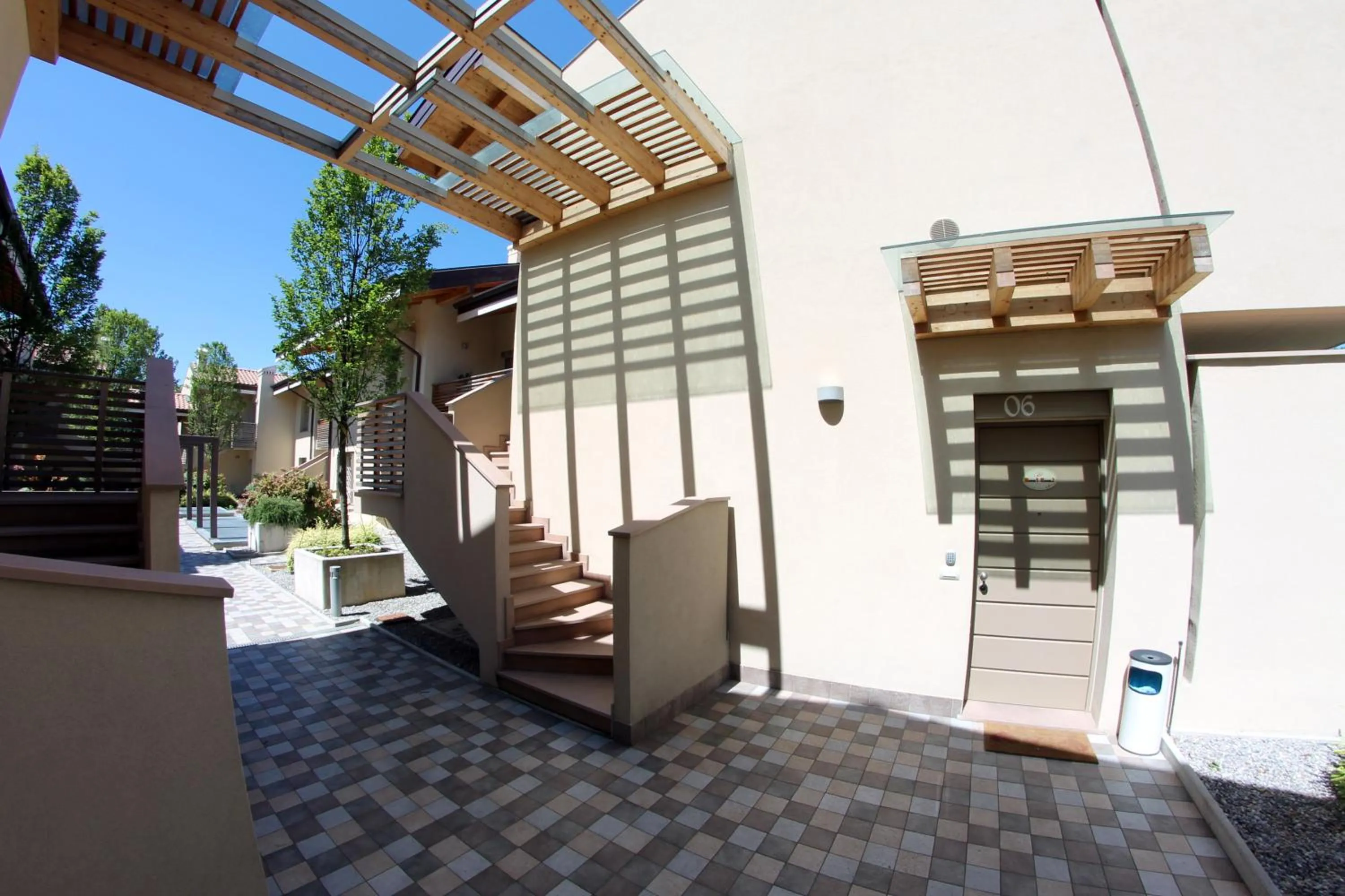 Facade/entrance in Bombyx Inn