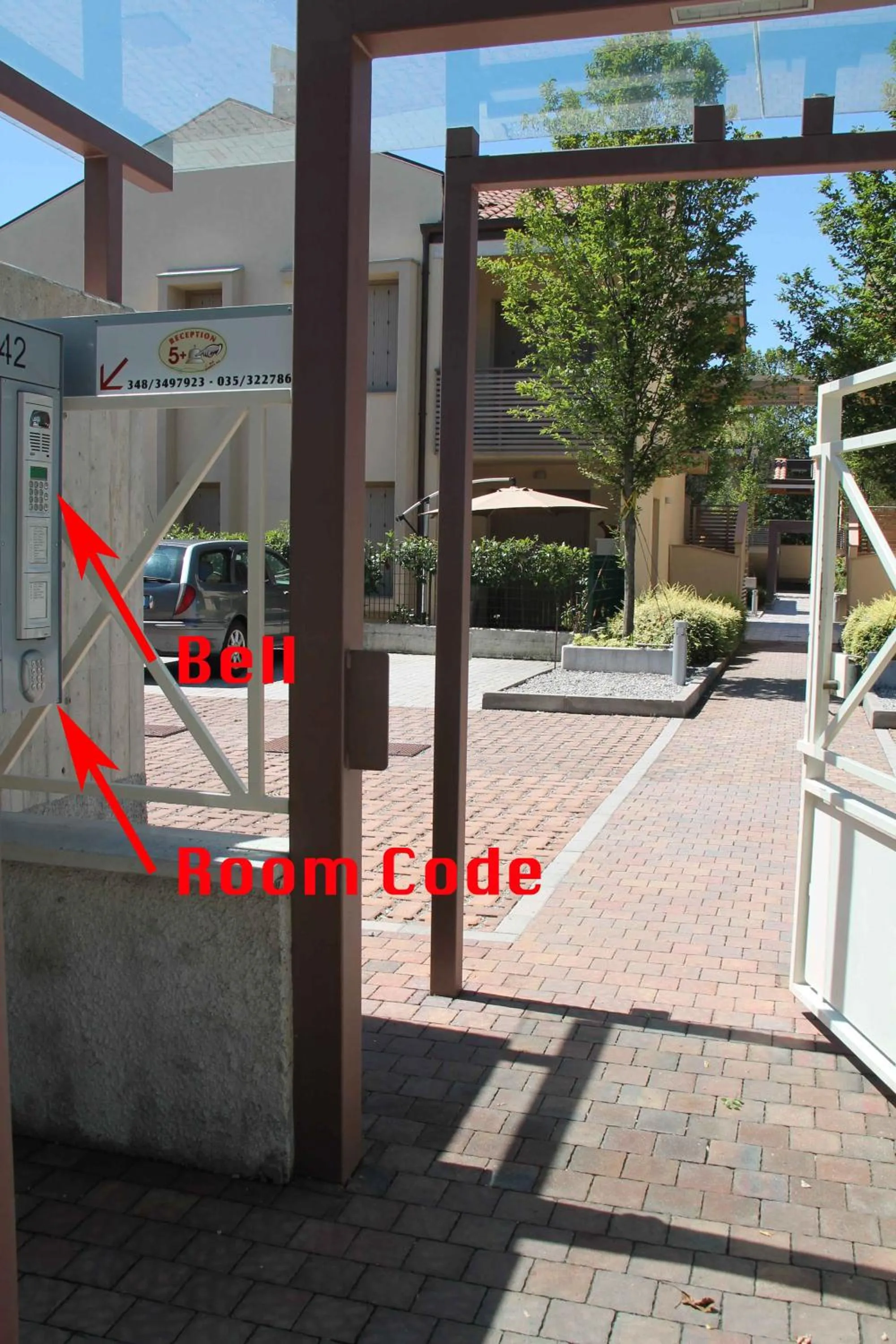 Facade/entrance in Bombyx Inn