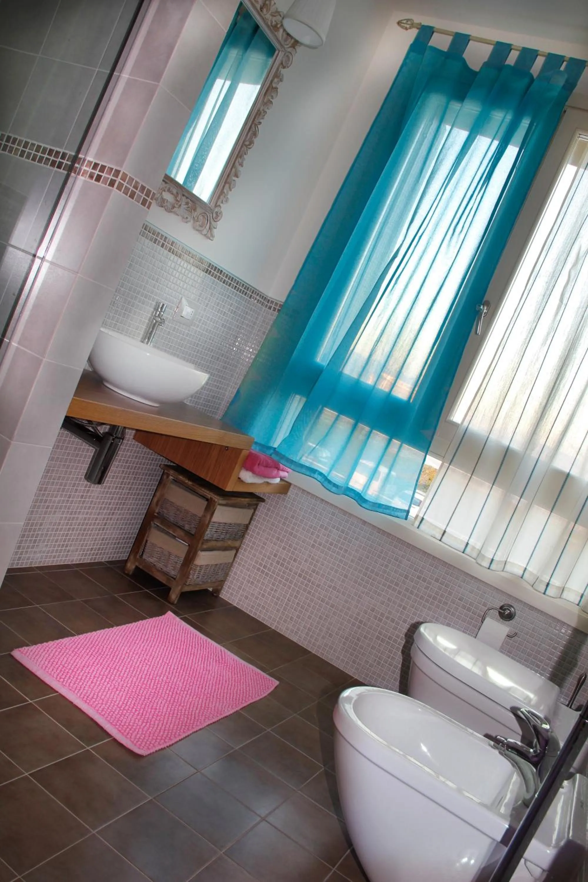 Bathroom in Bombyx Inn