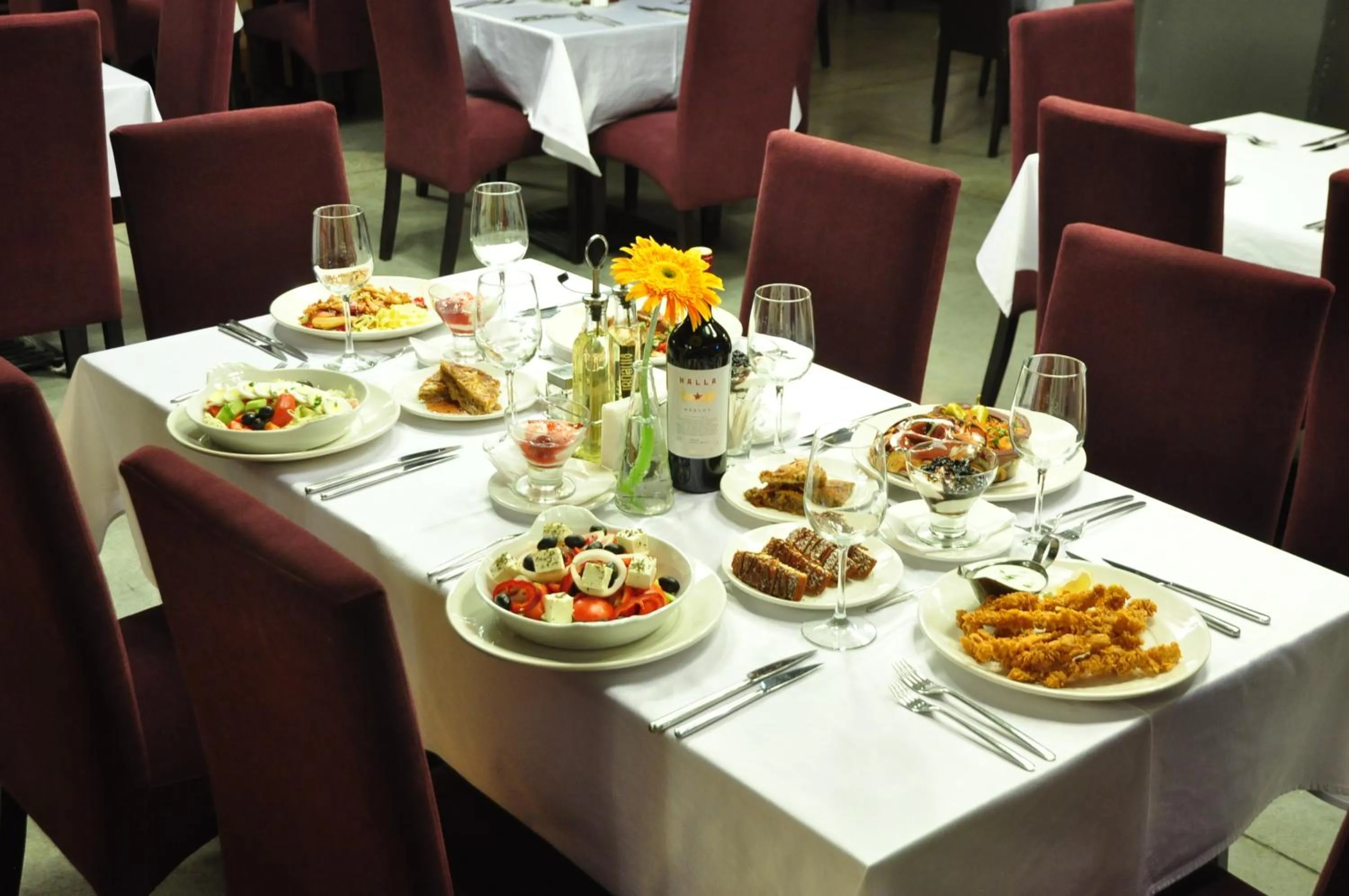 Restaurant/places to eat in 3 Mountains Hotel