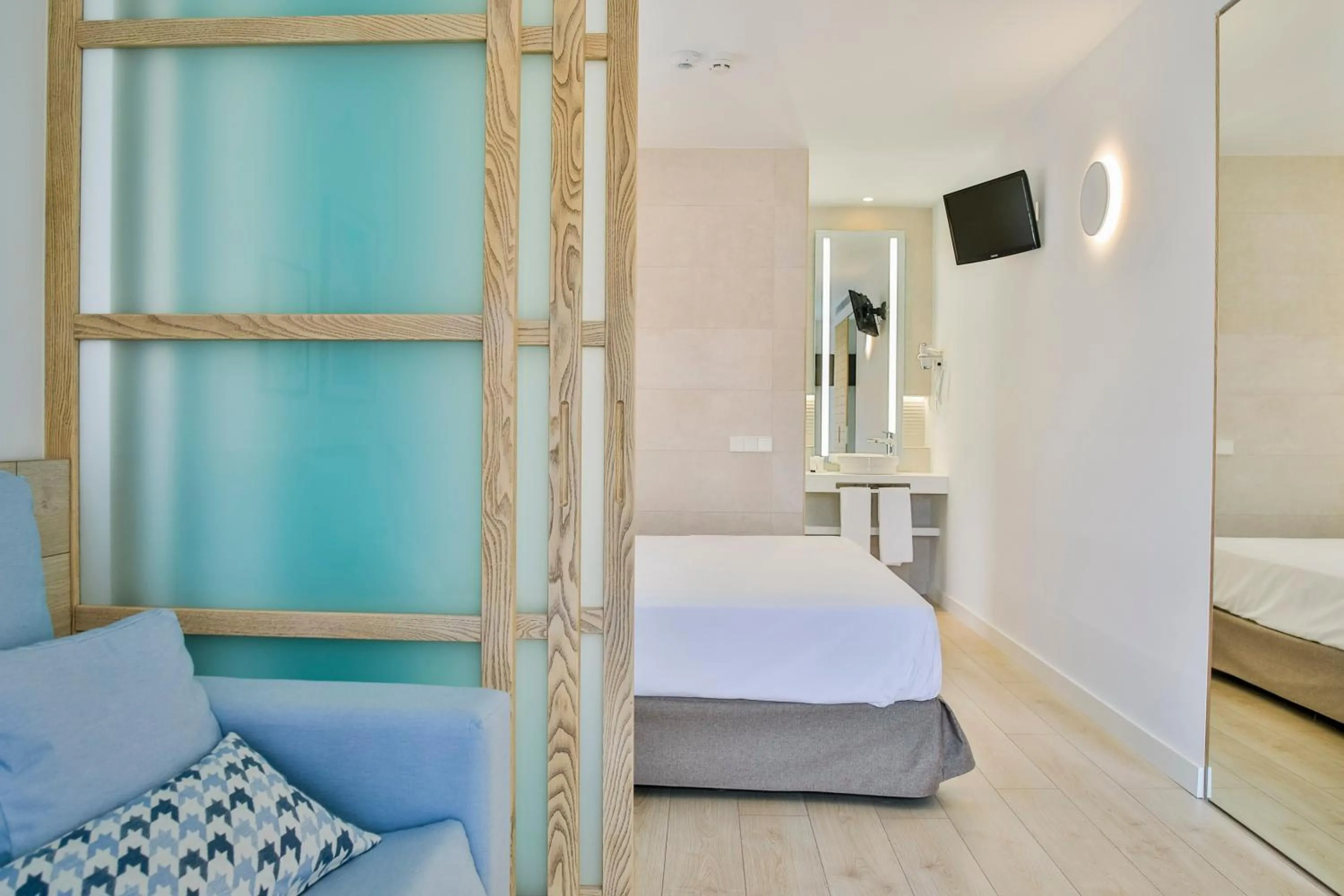 Bedroom, Bed in Apartamentos 525