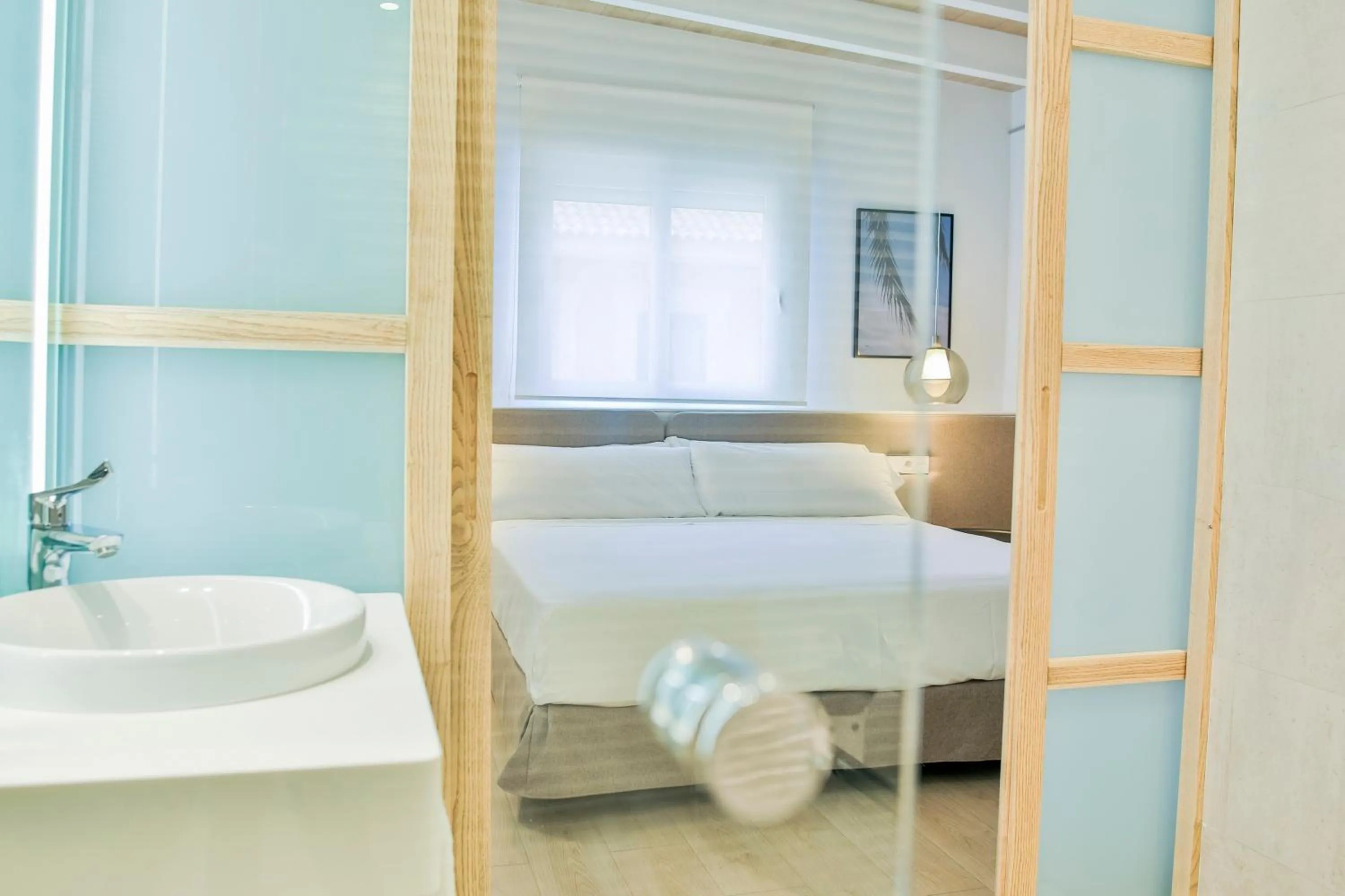 Bathroom, Bed in Apartamentos 525