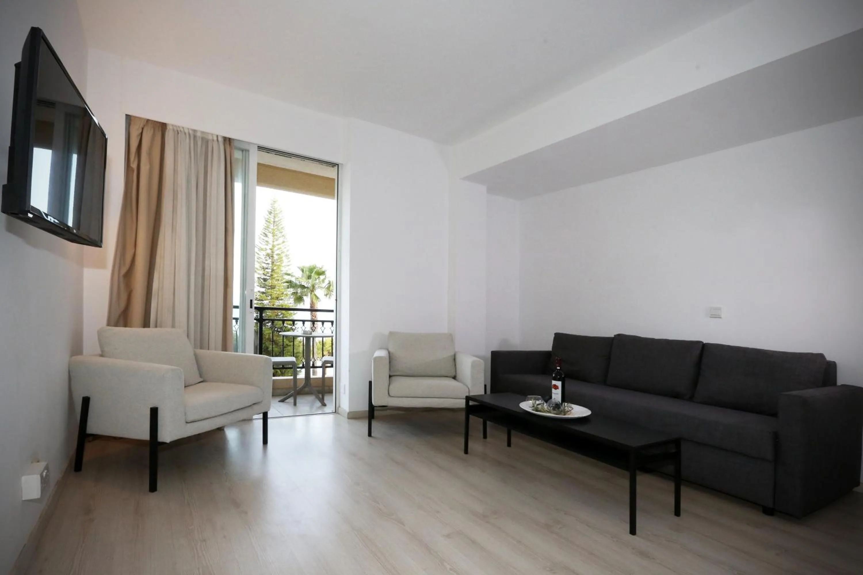 Pier Beach Hotel Apartments