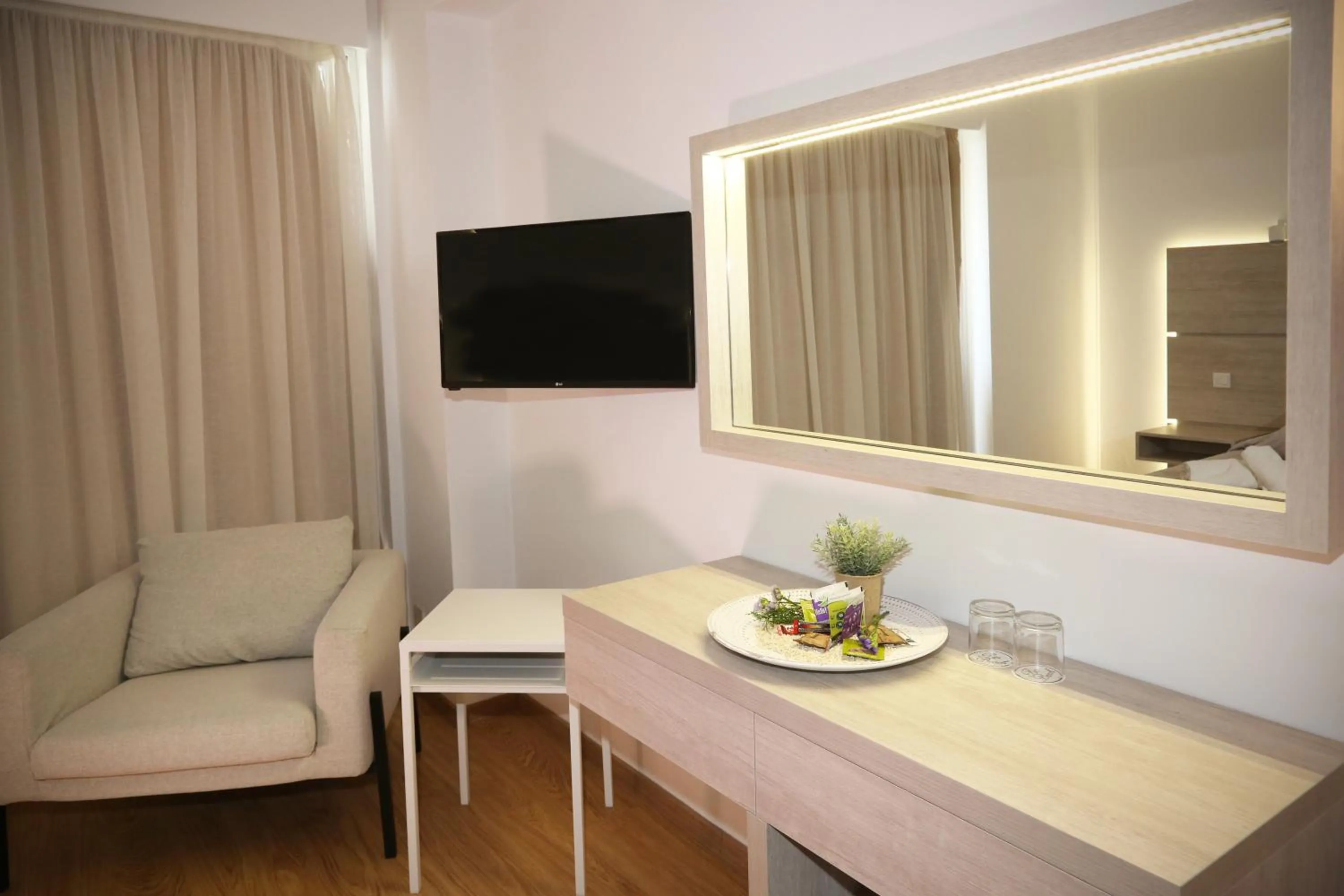 Pier Beach Hotel Apartments