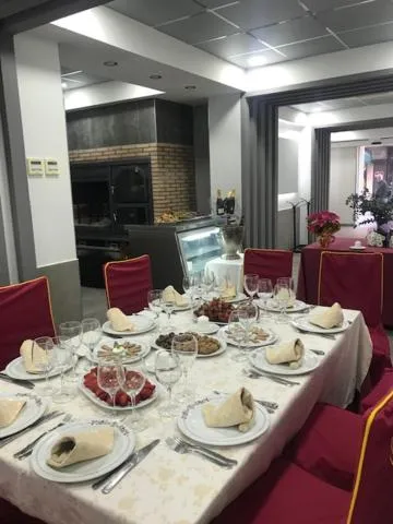 Restaurant/places to eat in Hotel Reina Victoria