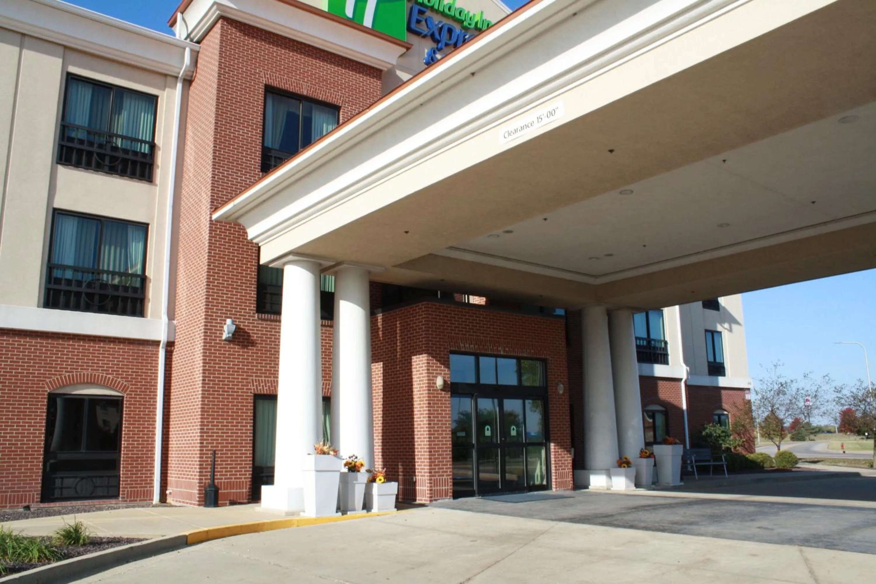 Property building in Holiday Inn Express & Suites Morton Peoria Area by IHG