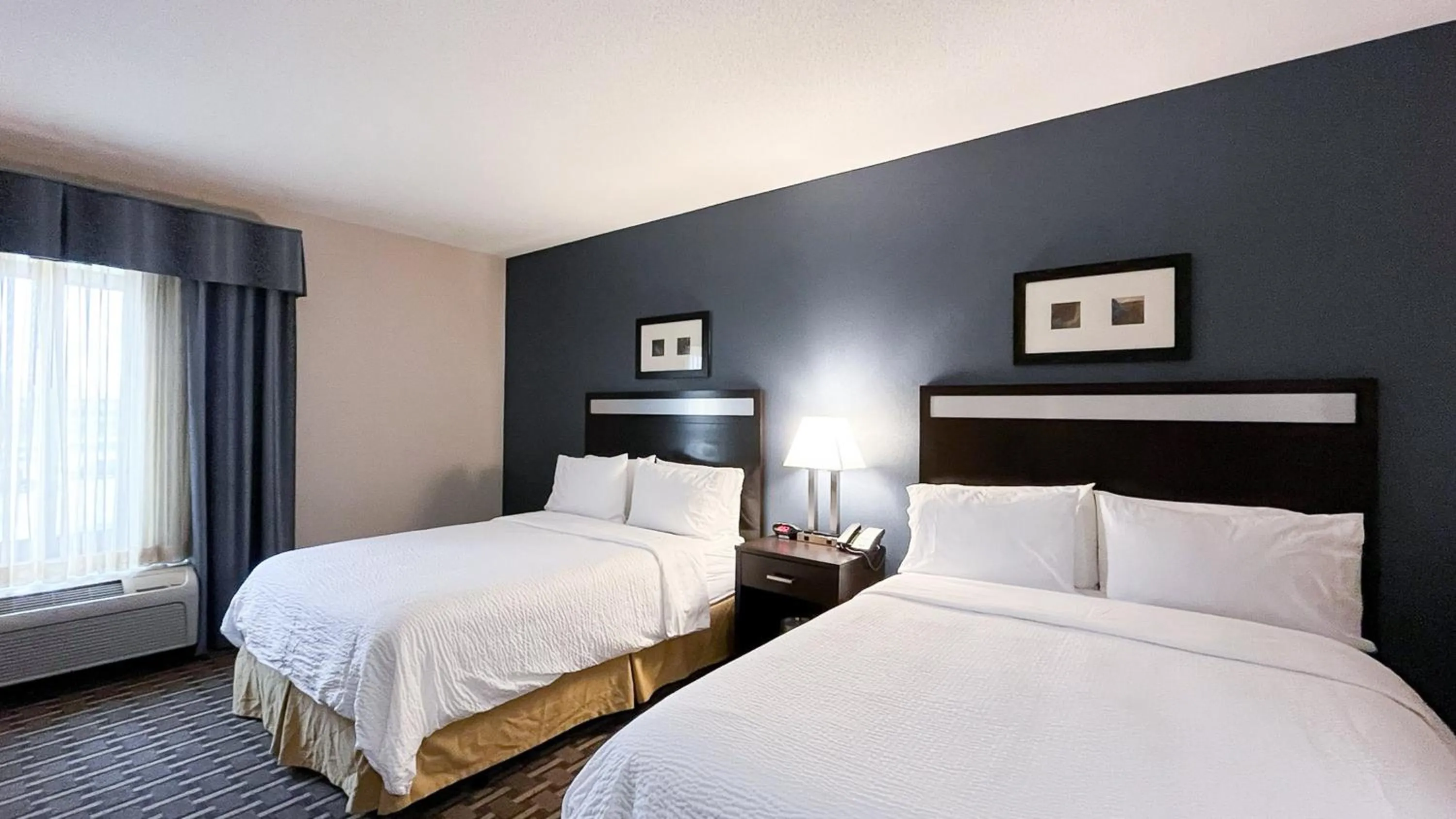 Photo of the whole room, Bed in Holiday Inn Express & Suites Morton Peoria Area by IHG
