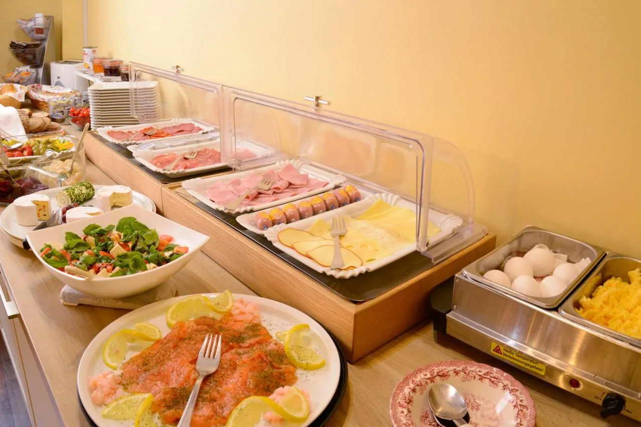 Buffet breakfast in Barcelona Bed & Breakfast