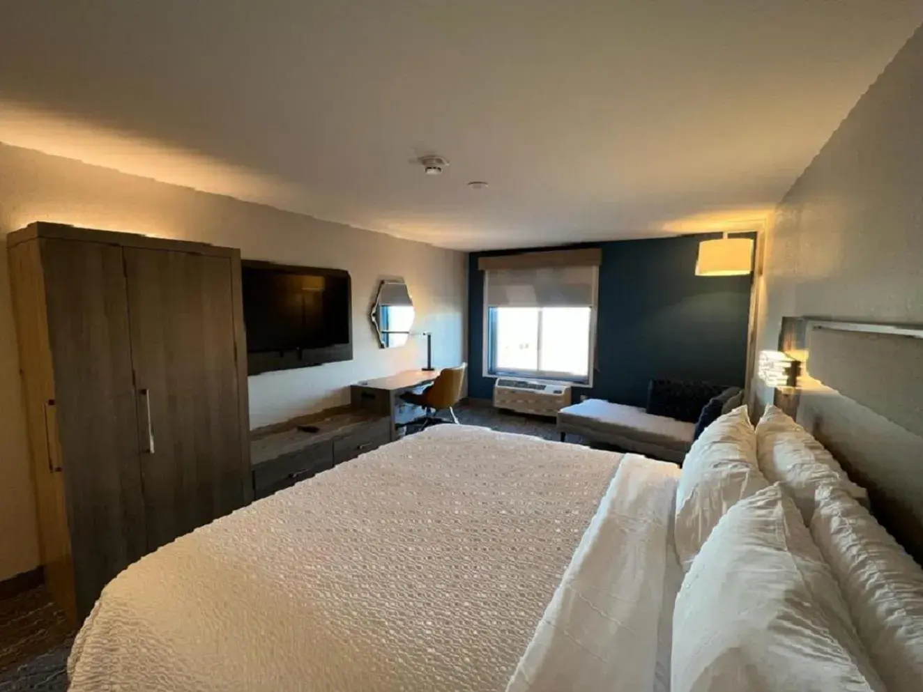 Standard King Room in Holiday Inn Express - Rensselaer by IHG Standard King Room in Holiday Inn Express - Rensselaer by IHG