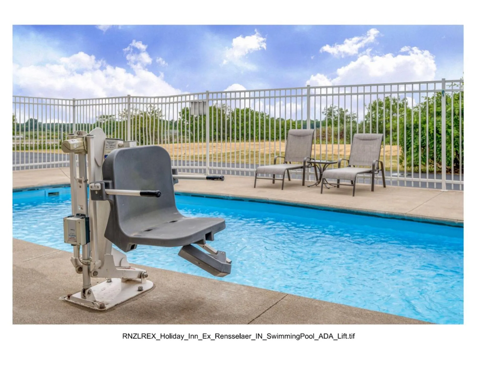 Swimming pool in Holiday Inn Express - Rensselaer by IHG