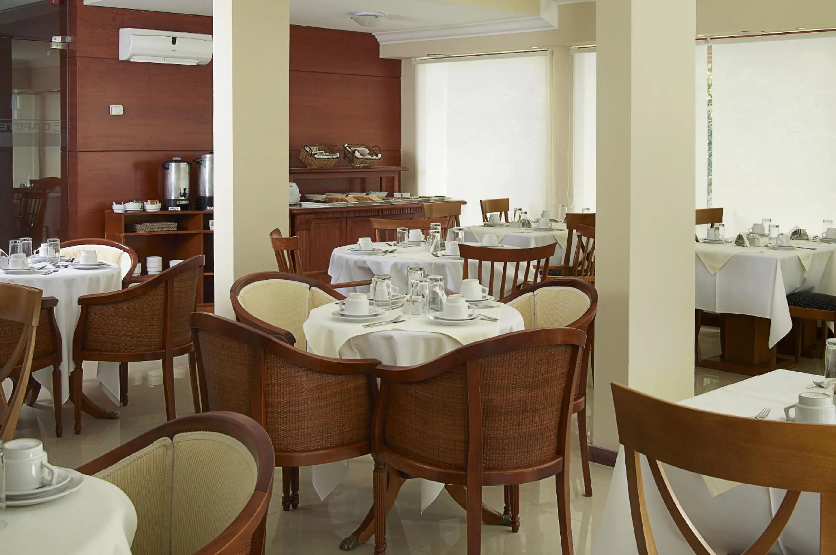 Restaurant/places to eat in Hotel Sunset Beach