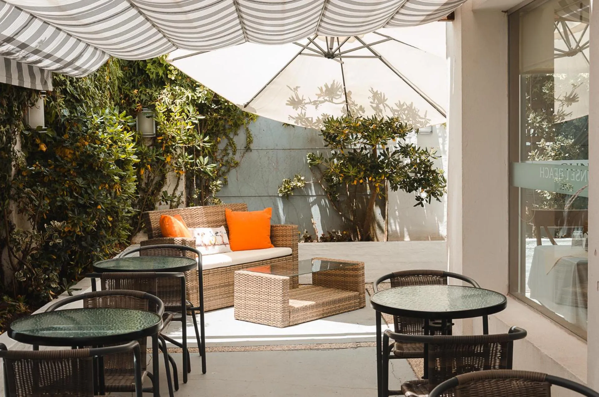 Patio in Hotel Sunset Beach