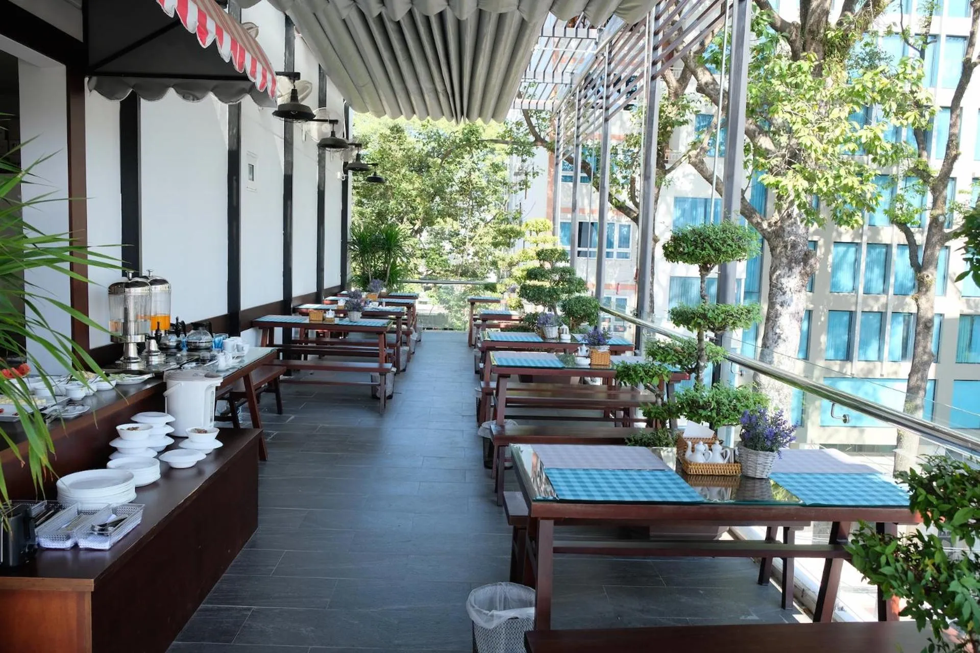 Restaurant/places to eat in The Umi Hotel
