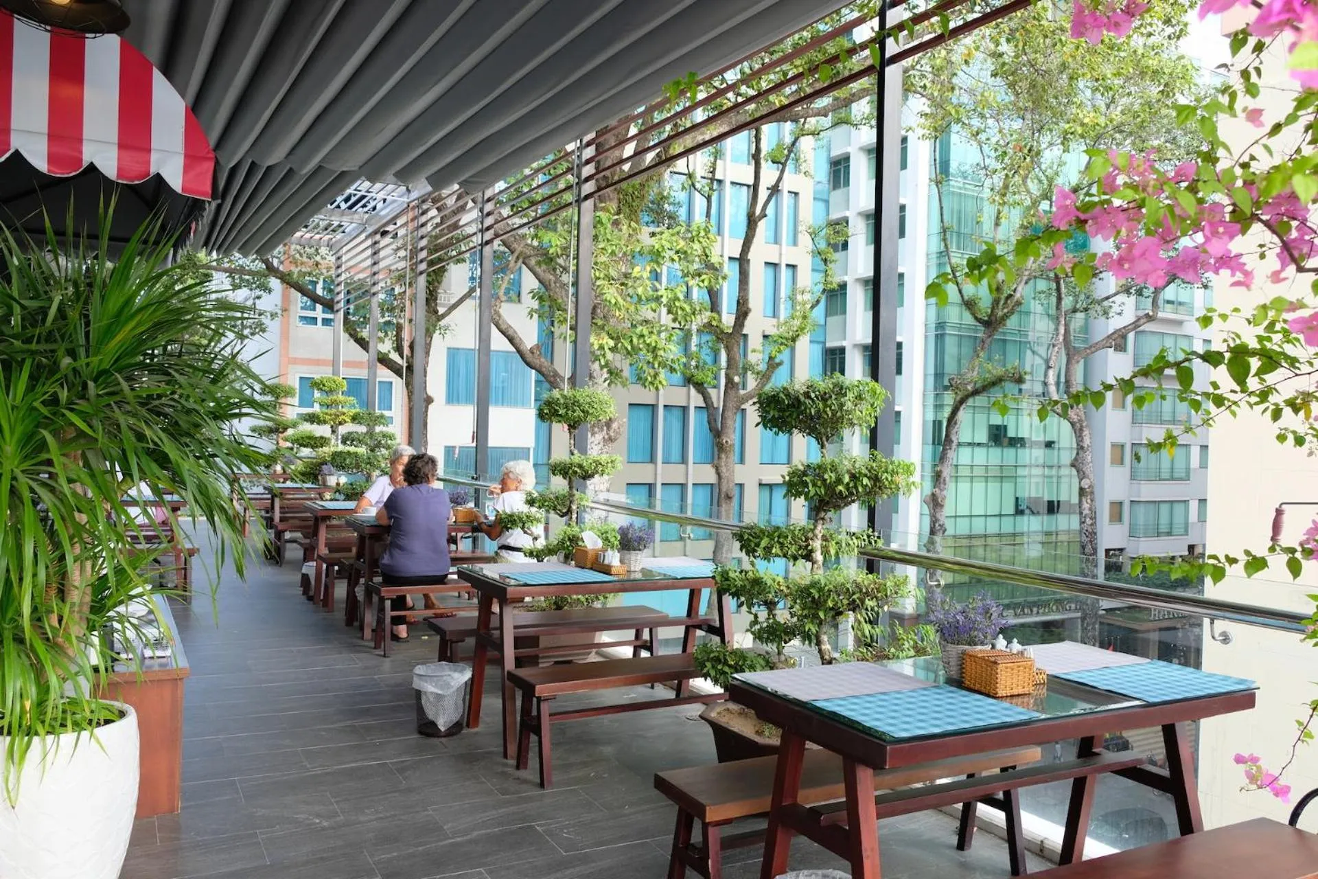 Restaurant/places to eat in The Umi Hotel