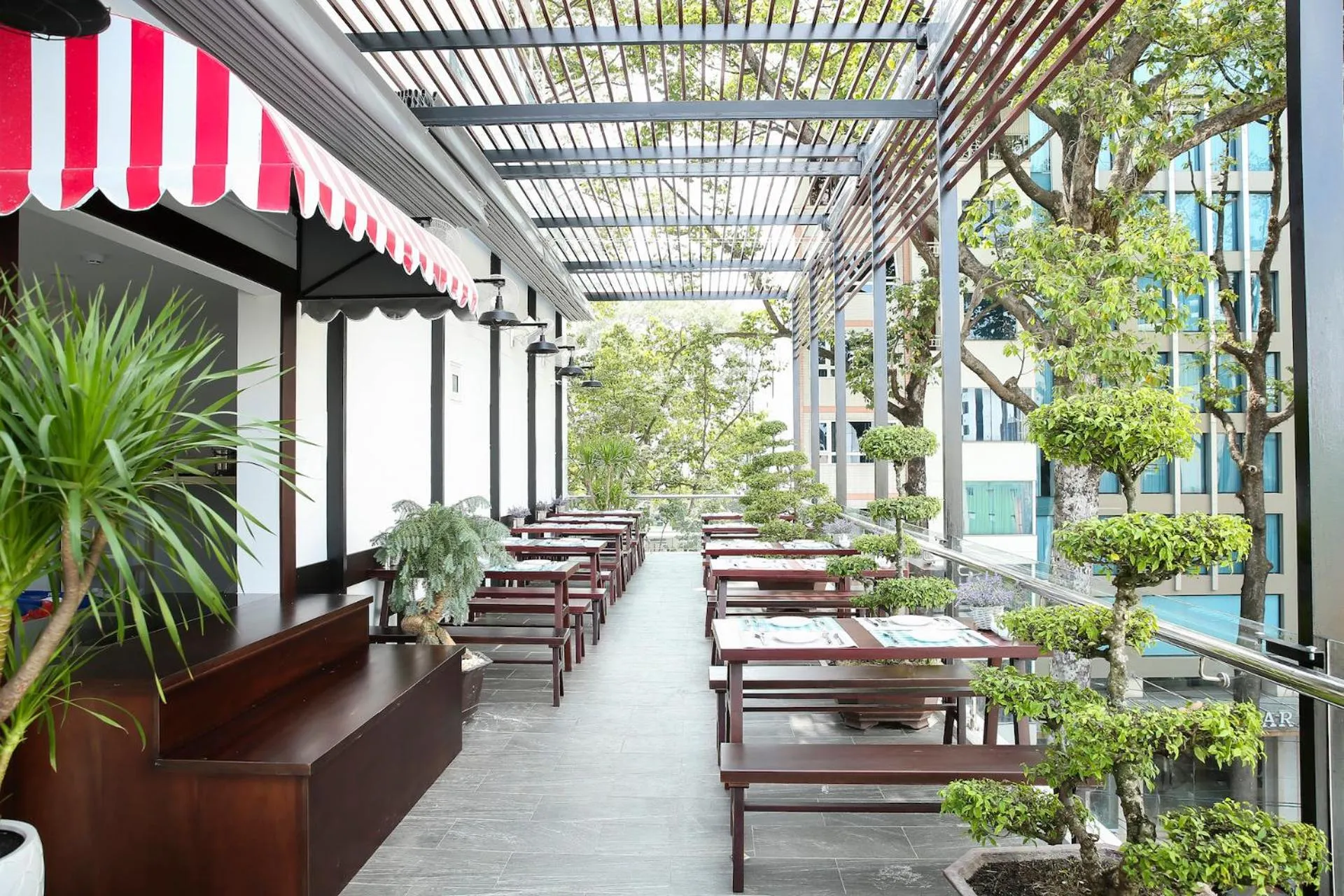 Restaurant/places to eat in The Umi Hotel