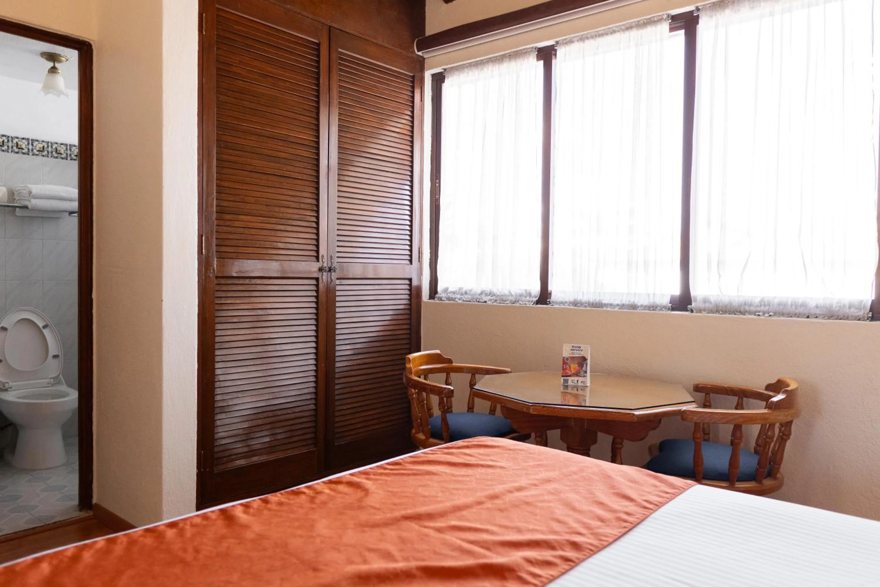 Bathroom, Bed in Hotel Del Angel, Apizaco