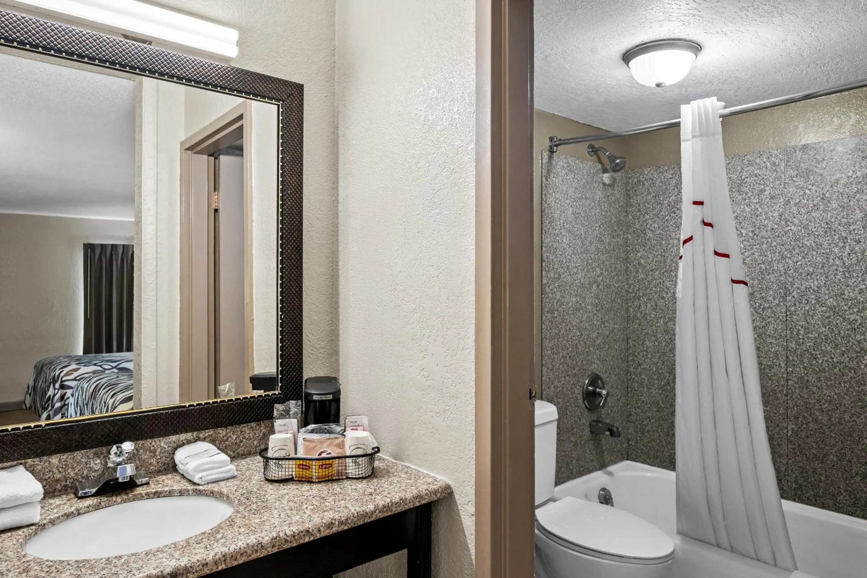 Bathroom in Red Roof Inn Hot Springs