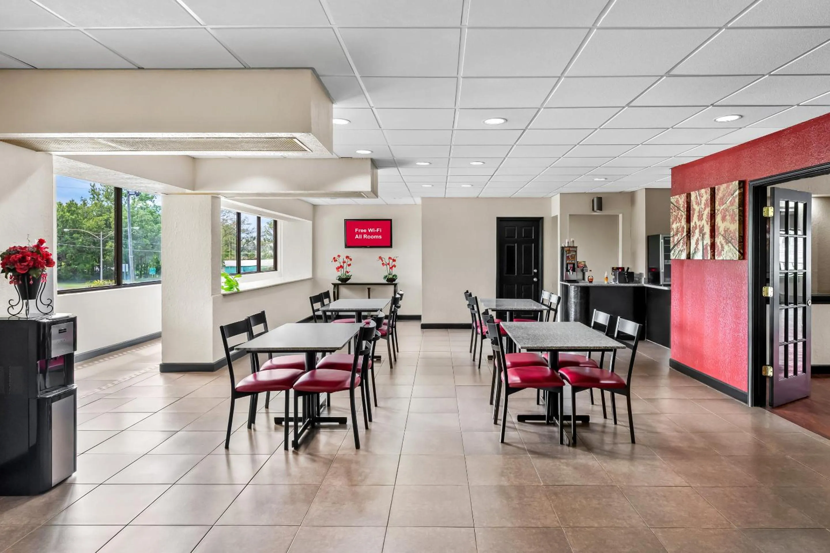 Breakfast in Red Roof Inn Hot Springs