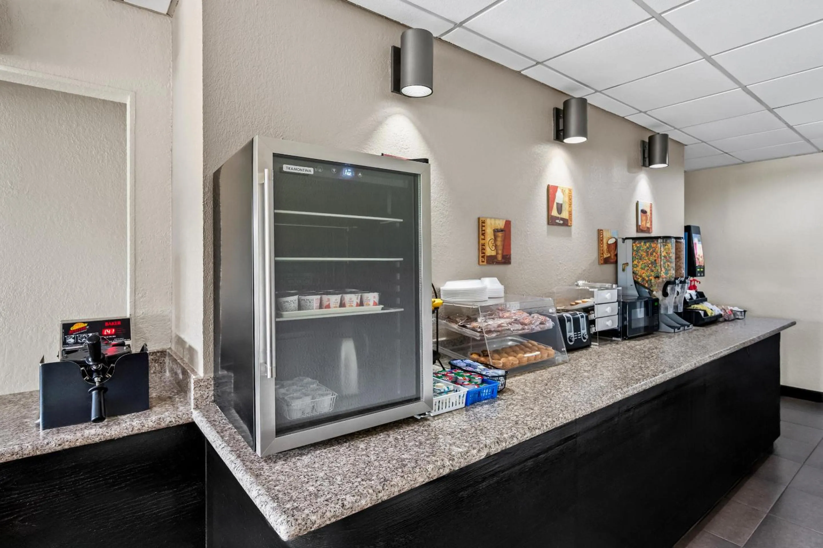 Breakfast in Red Roof Inn Hot Springs