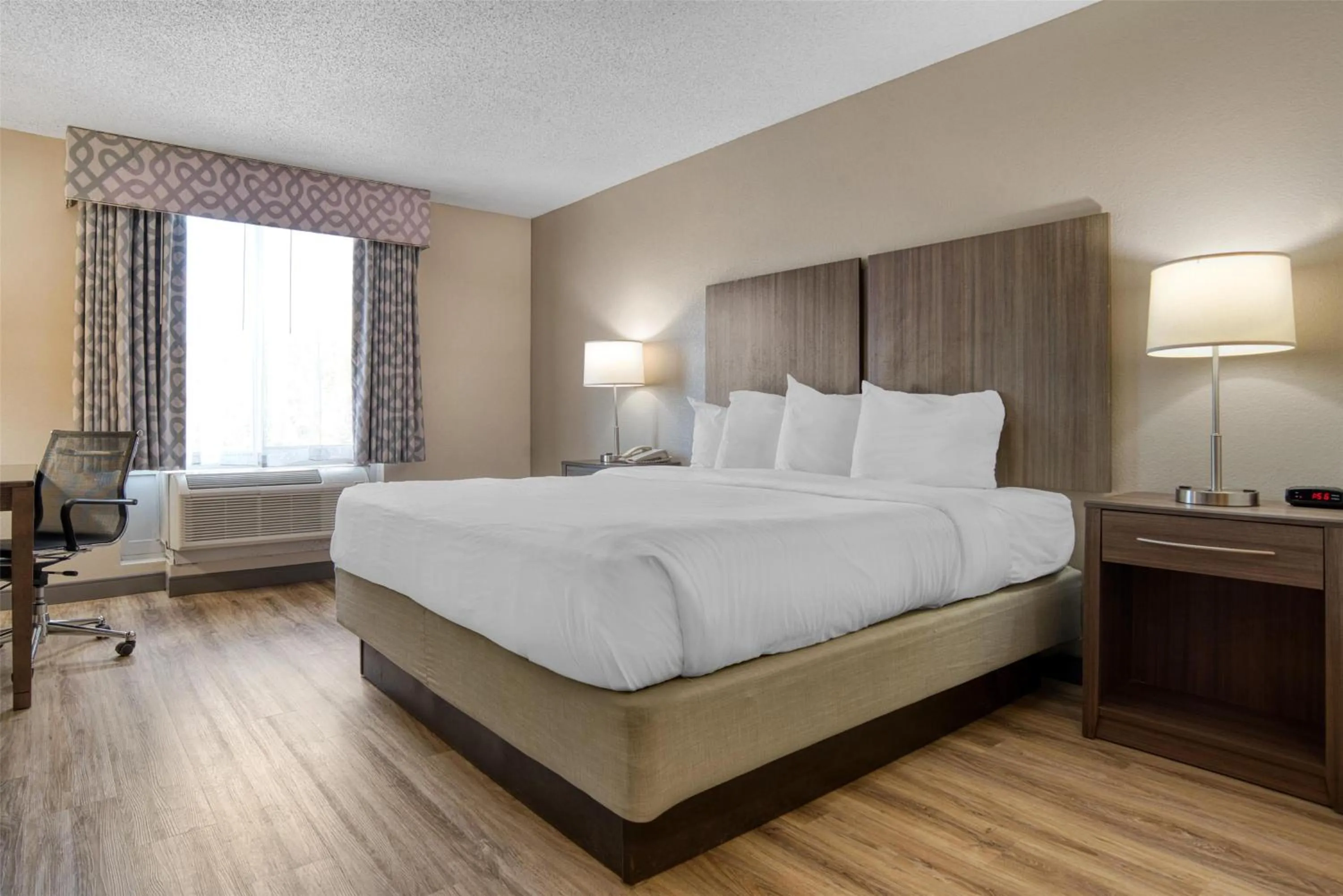 Bedroom, Bed in Best Western Plus Philadelphia-Choctaw Hotel and Suites