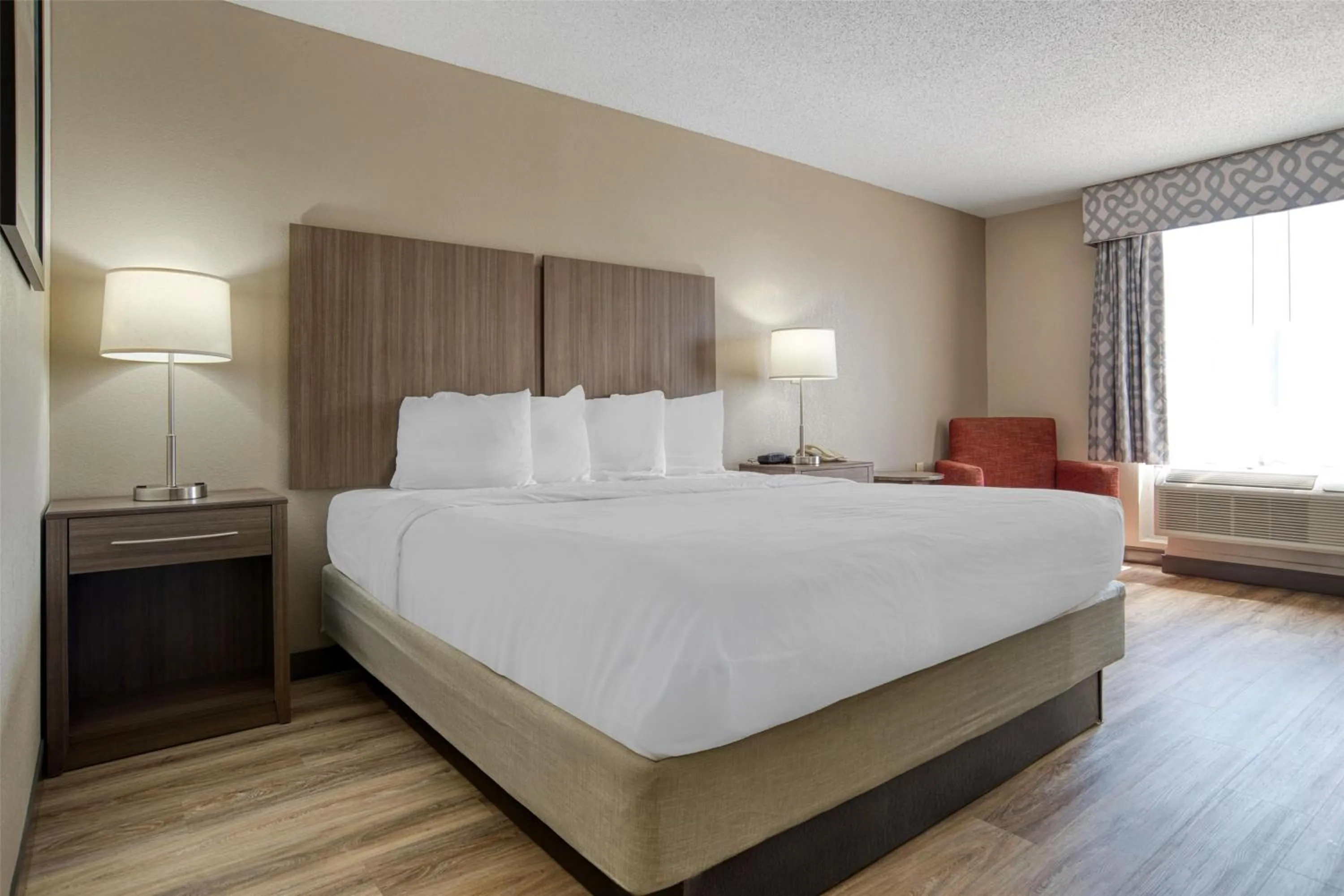 Bedroom, Bed in Best Western Plus Philadelphia-Choctaw Hotel and Suites