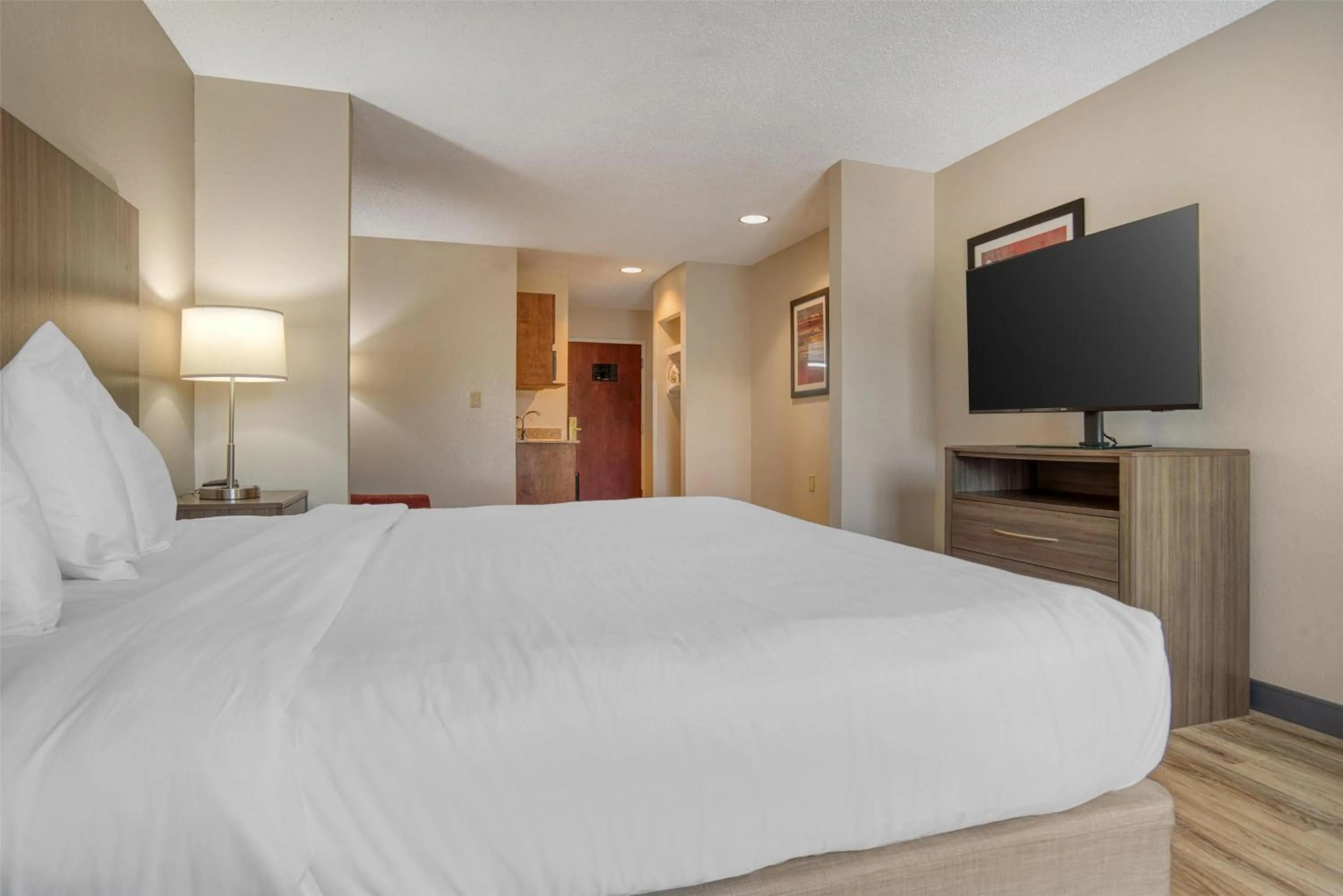 Bedroom, Bed in Best Western Plus Philadelphia-Choctaw Hotel and Suites