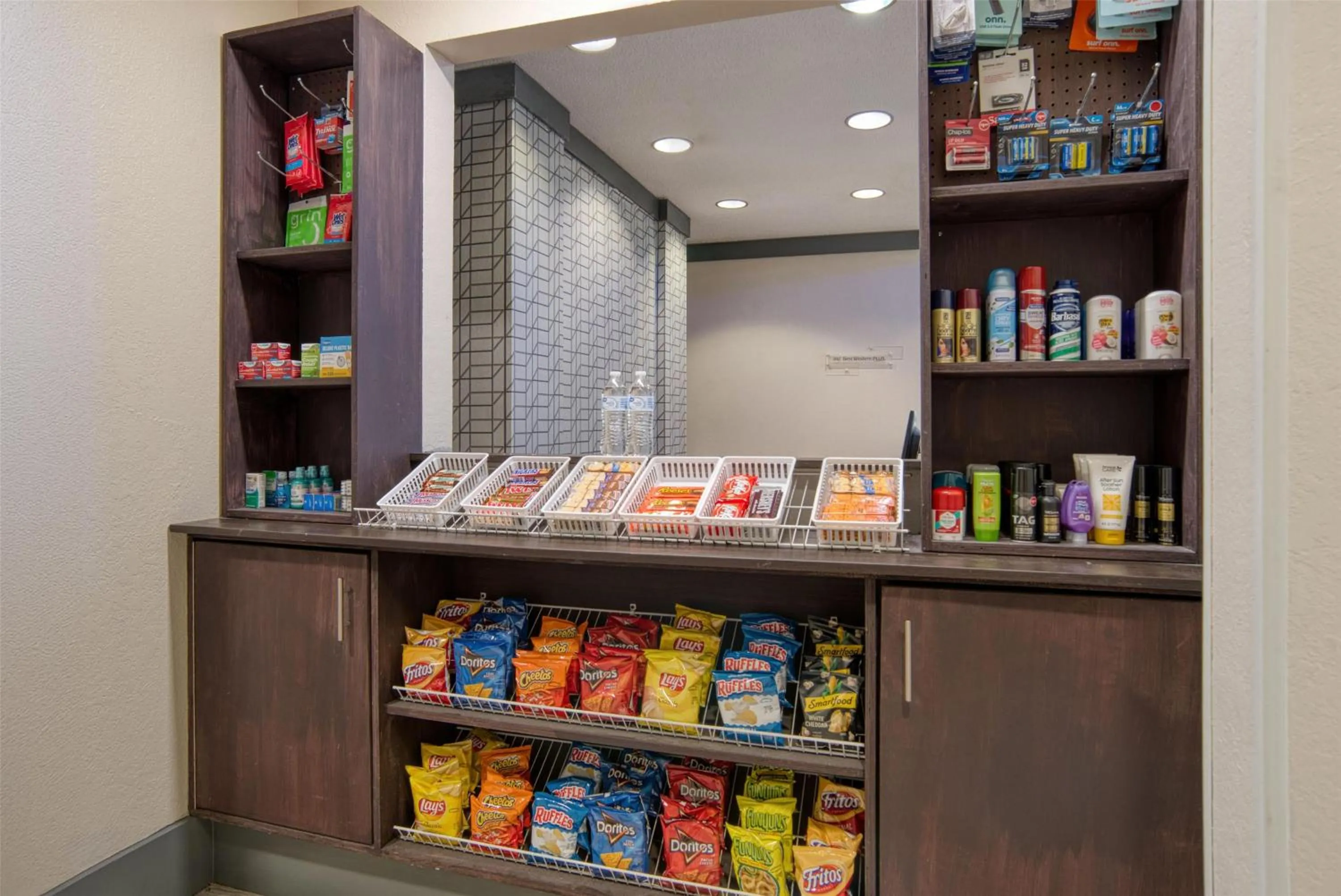 Property building in Best Western Plus Philadelphia-Choctaw Hotel and Suites