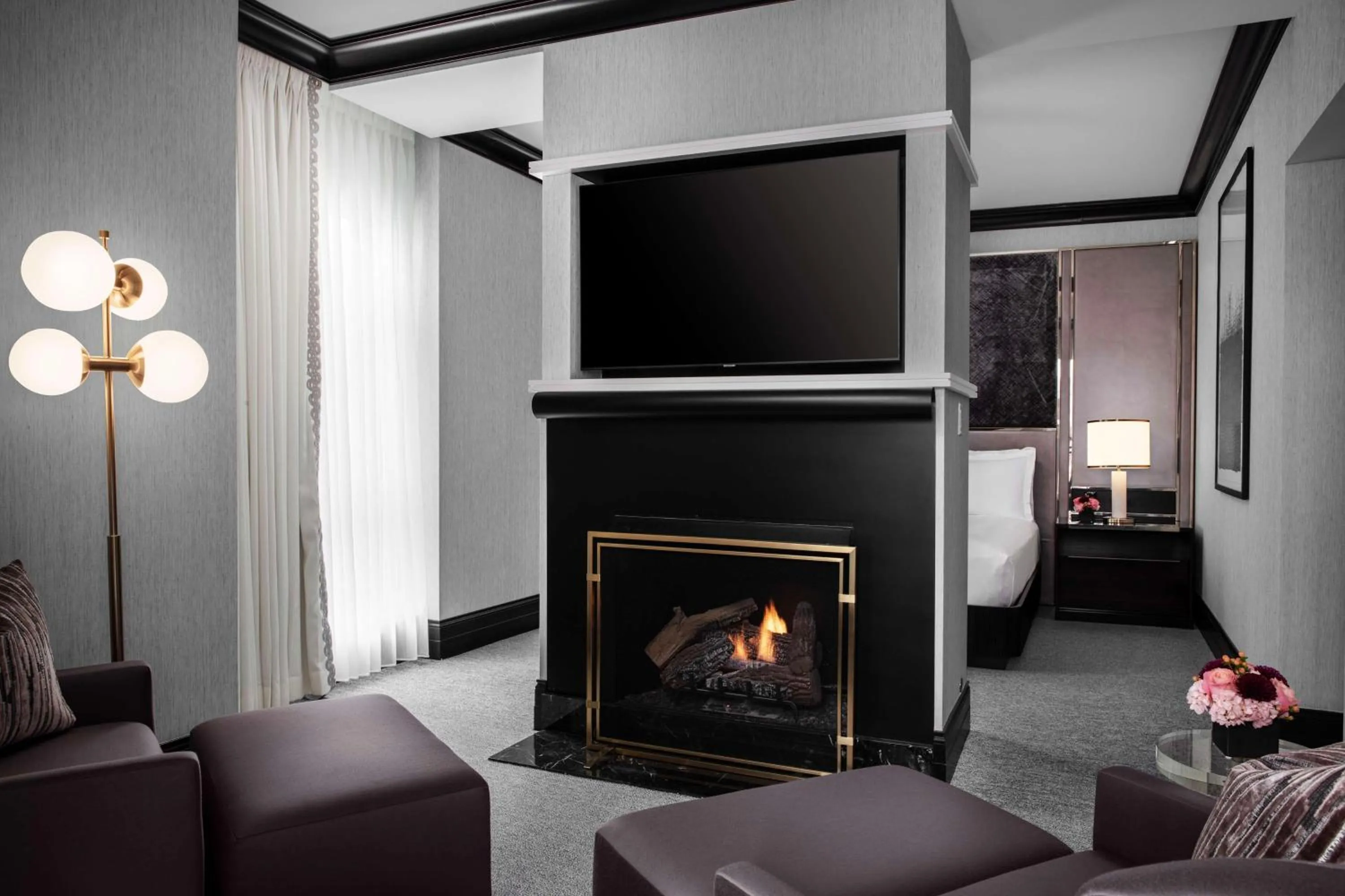 Living room in Waldorf Astoria Chicago