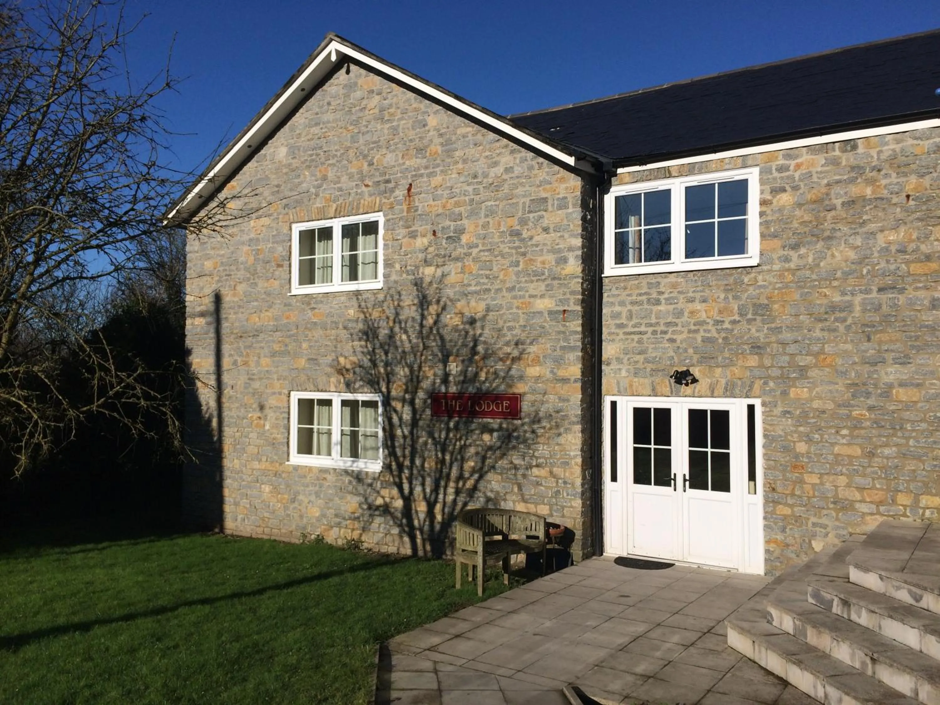 Facade/entrance in Hunters Lodge Inn