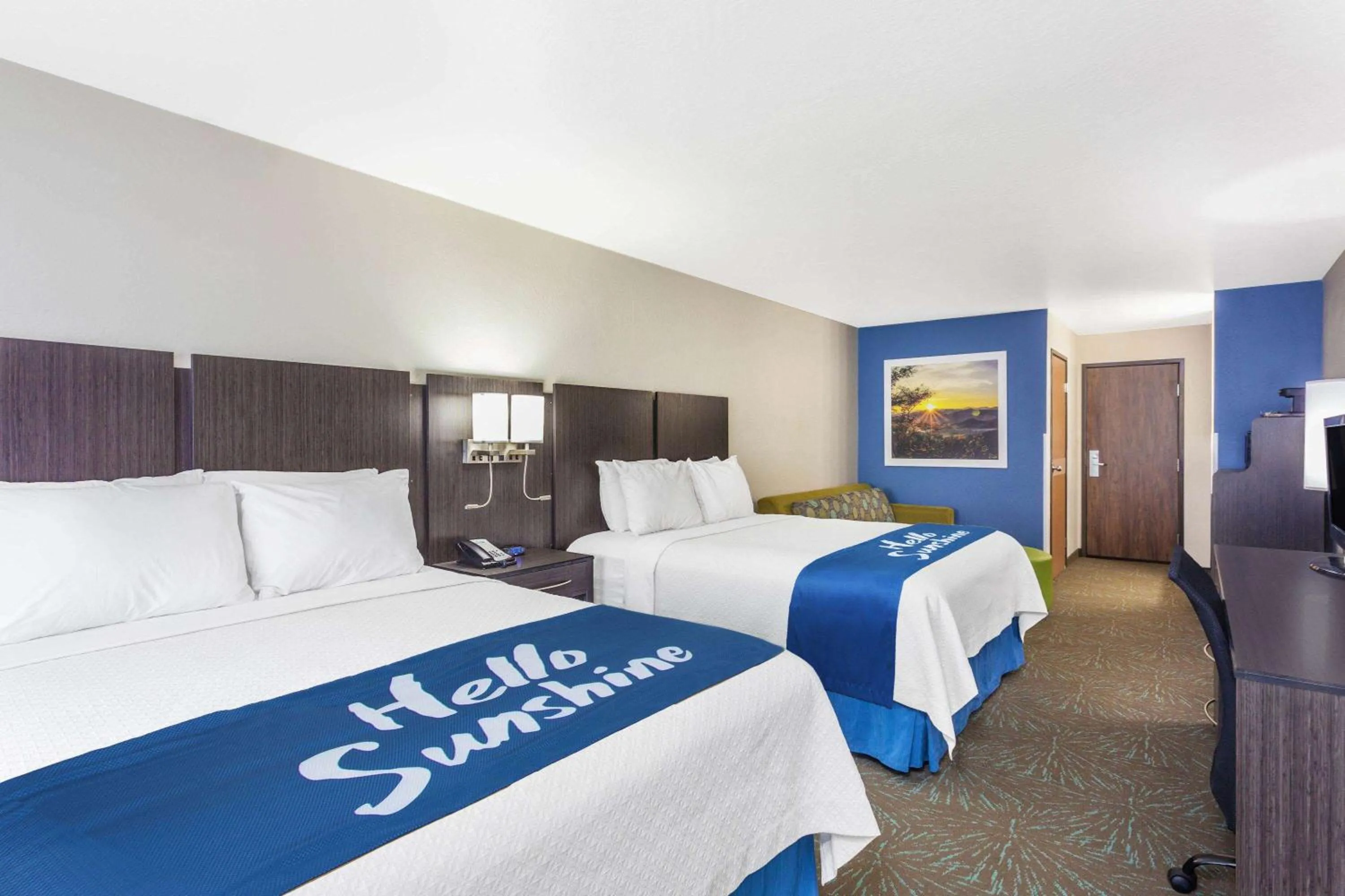 Bed in Days Inn & Suites by Wyndham East Flagstaff