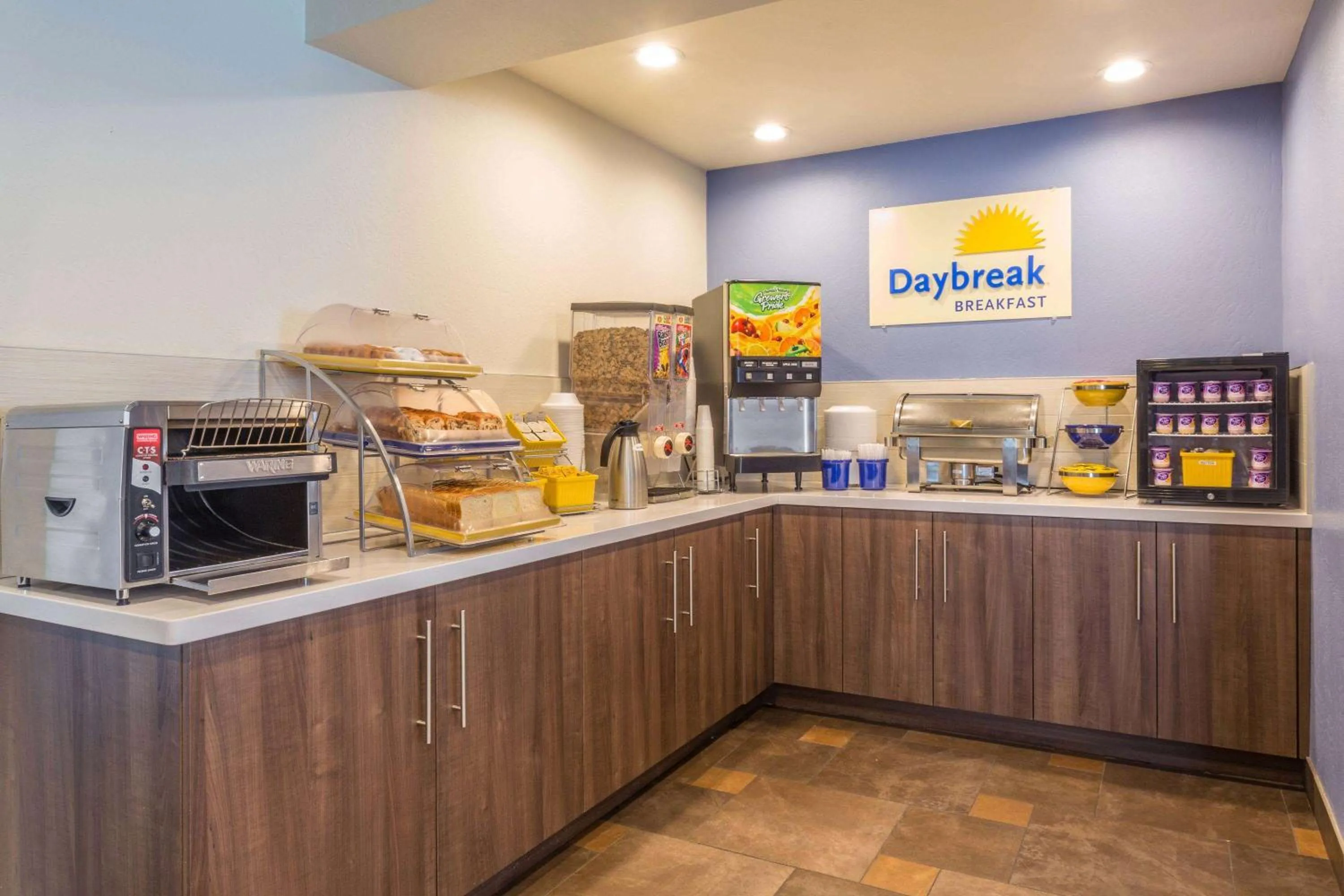 Breakfast in Days Inn & Suites by Wyndham East Flagstaff