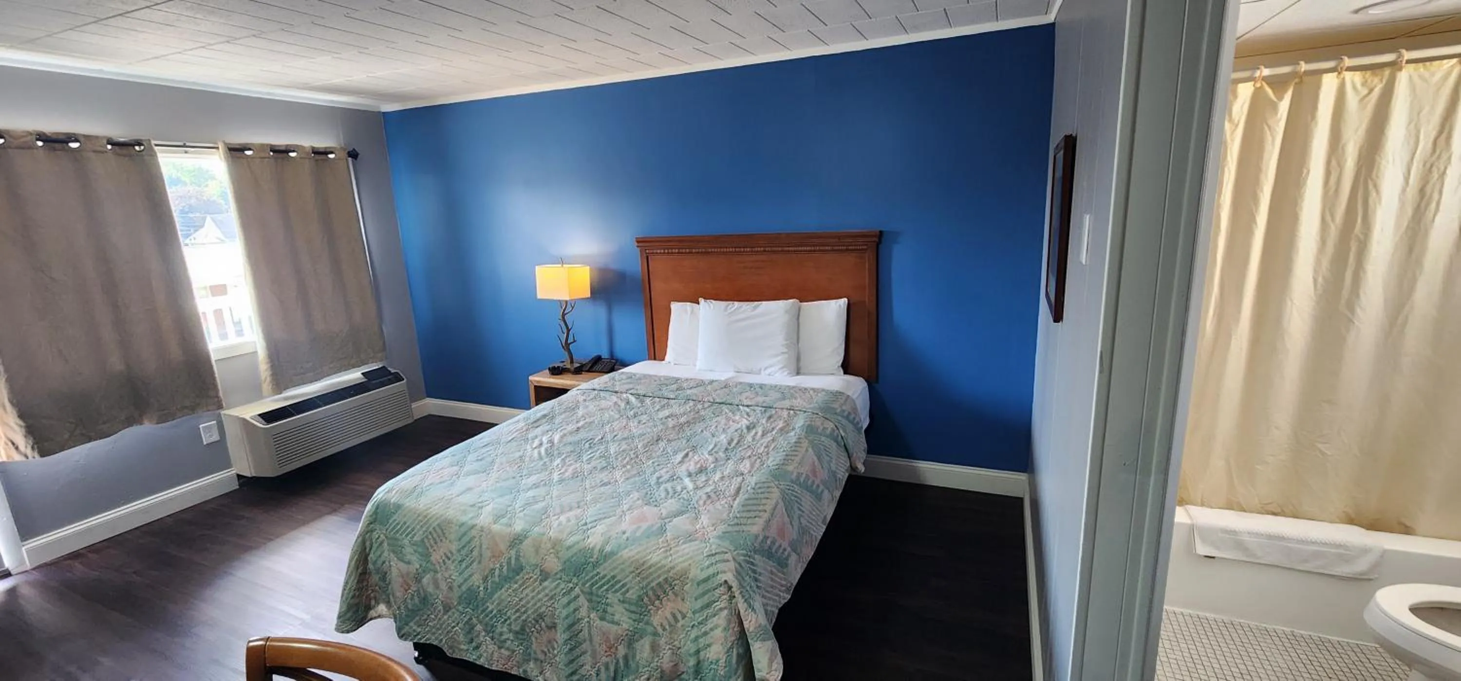 Bed in Budget Inn Horseheads