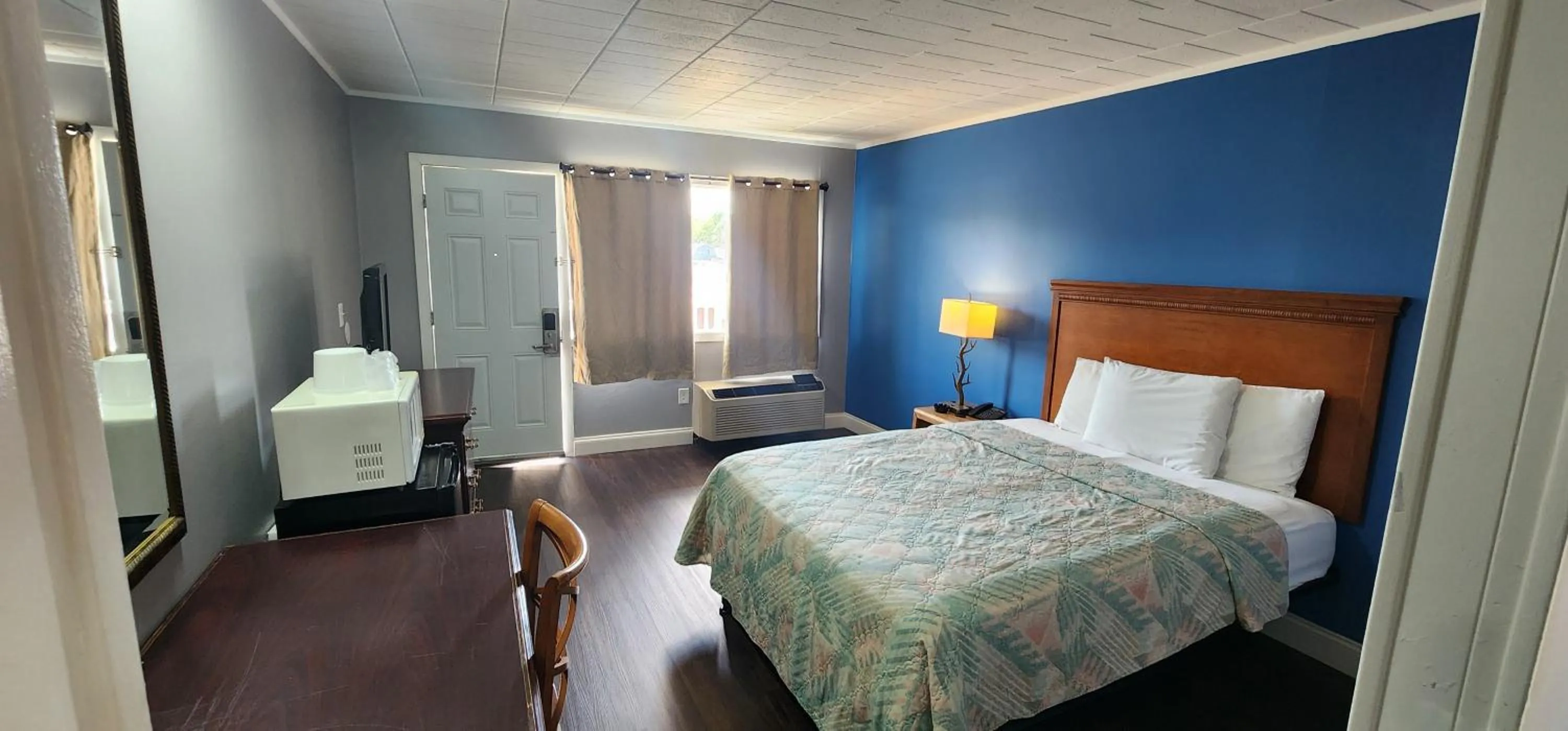 Bedroom, Bed in Budget Inn Horseheads