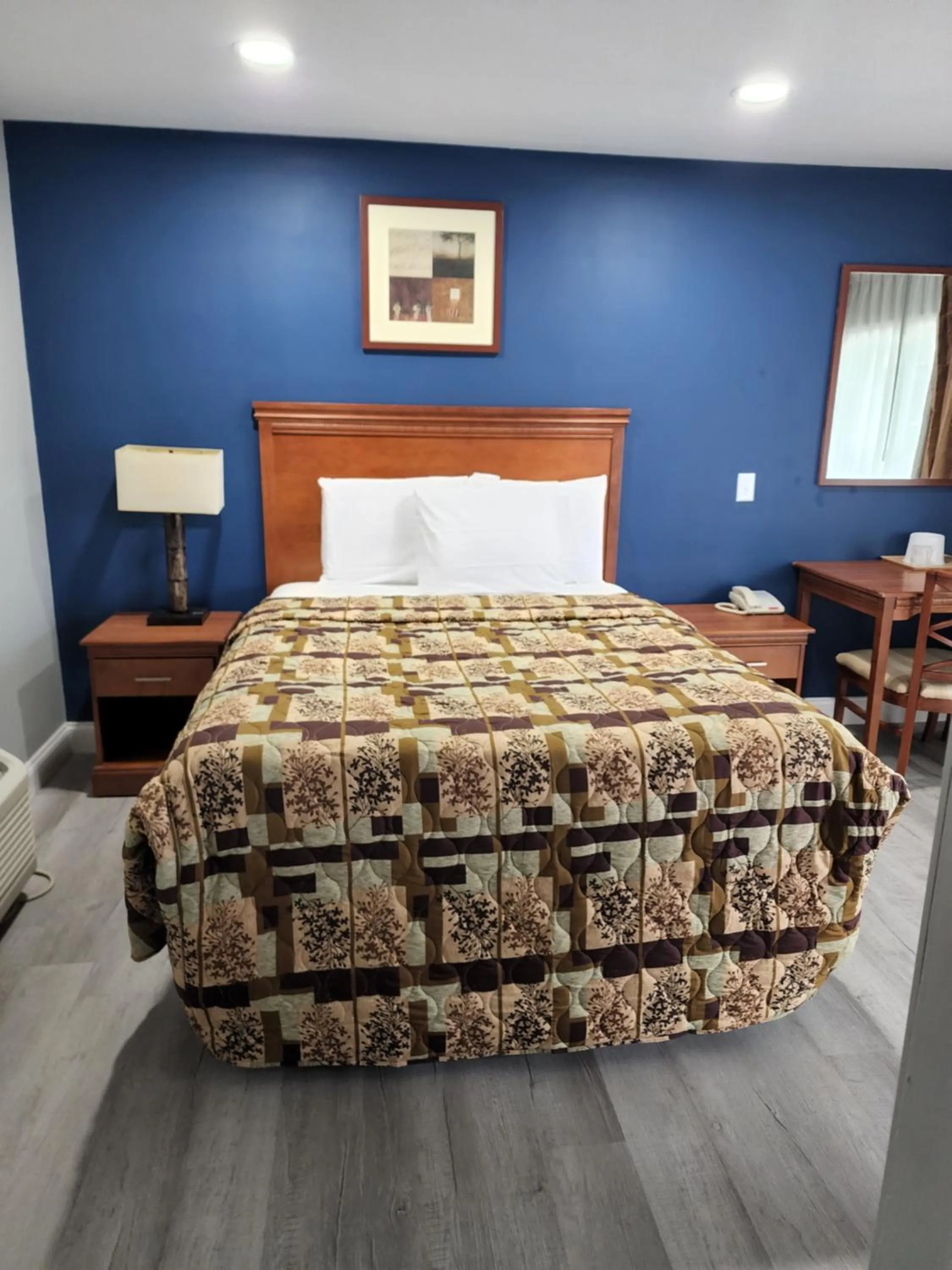 Bed in Budget Inn Horseheads